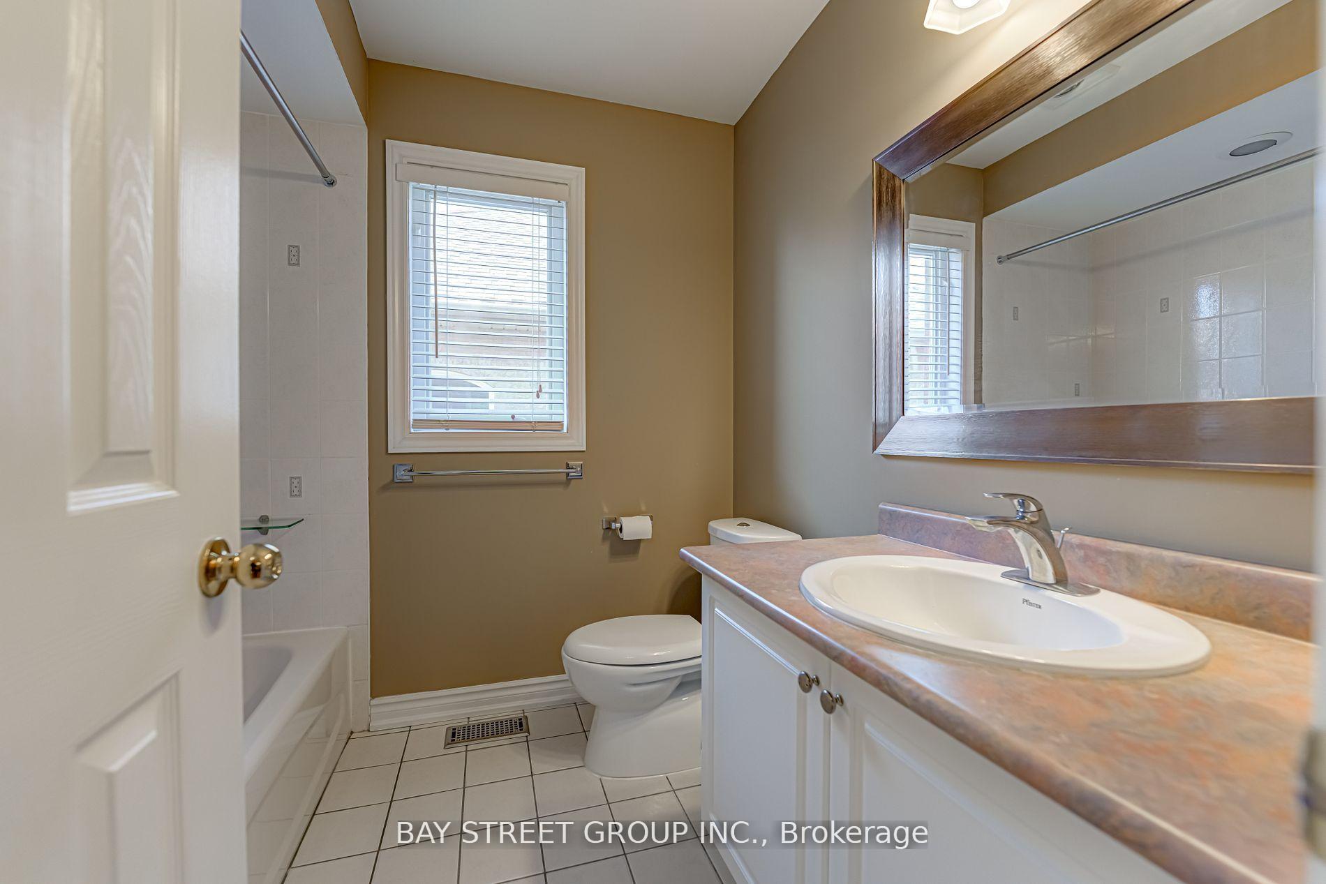 Photo 22 of 62 Warren Bradley Street, Markham, Berczy — HOMEH