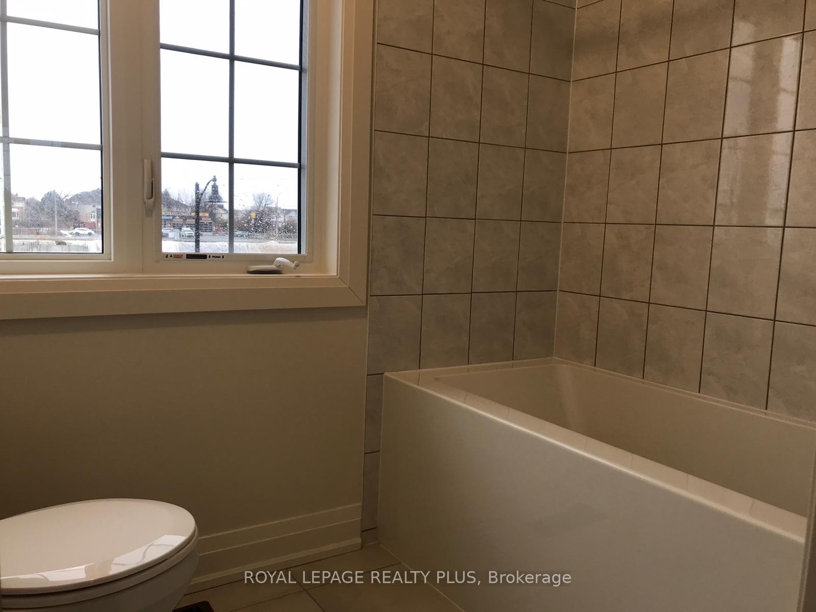 Photo 10 of 55 Riverwalk Drive, Hamilton, Waterdown — HOMEH