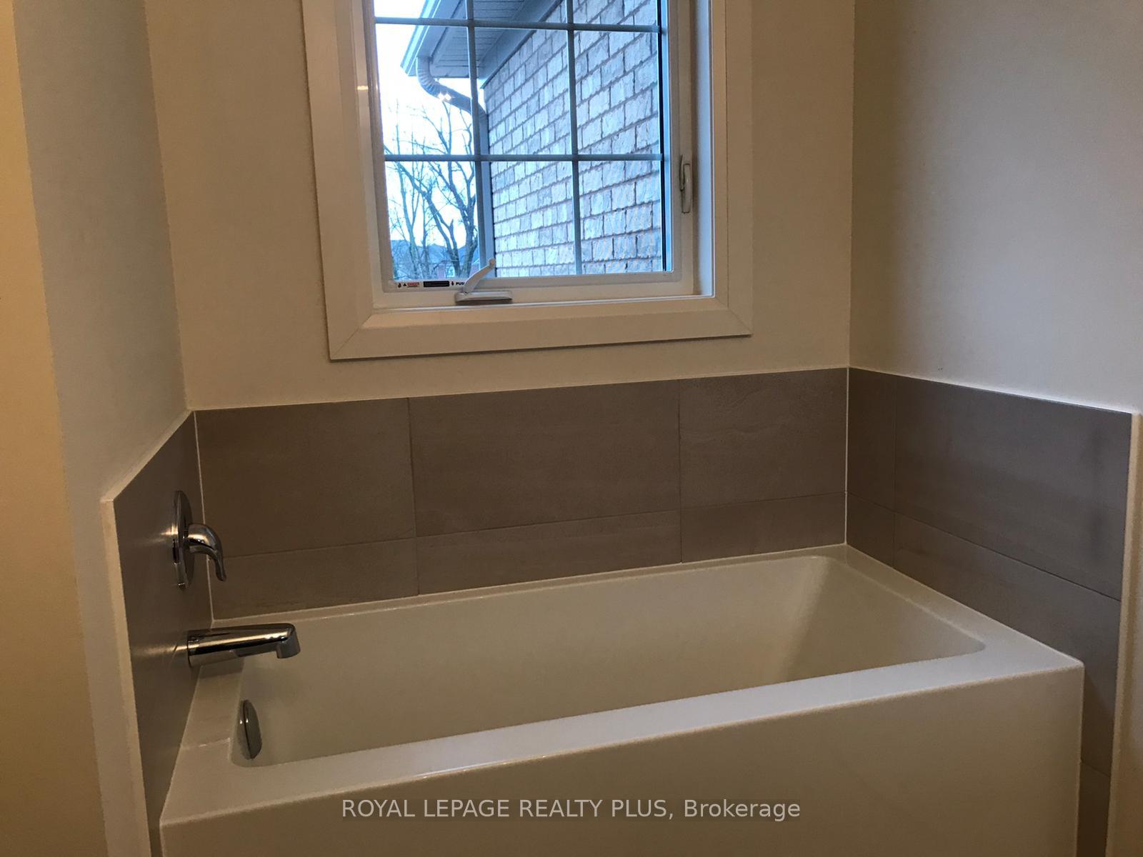 Photo 11 of 55 Riverwalk Drive, Hamilton, Waterdown — HOMEH