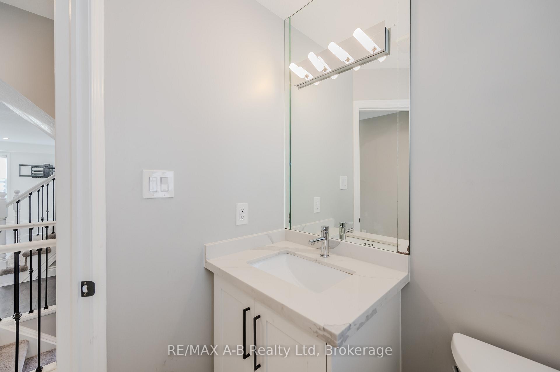 Photo 5 of 284 Bridlewreath Street, Kitchener — HOMEH