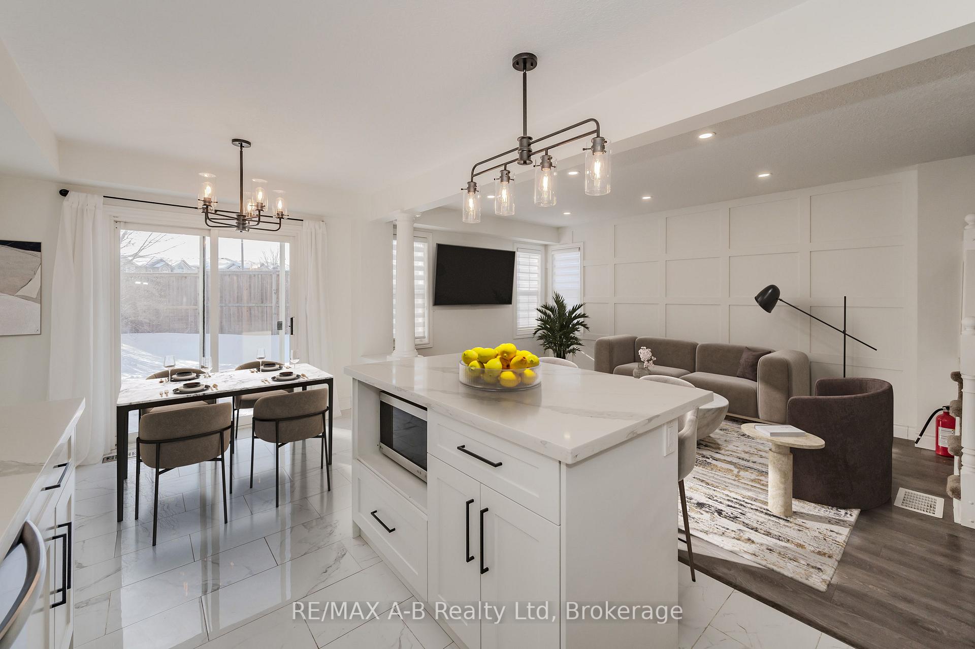 Photo 10 of 284 Bridlewreath Street, Kitchener — HOMEH