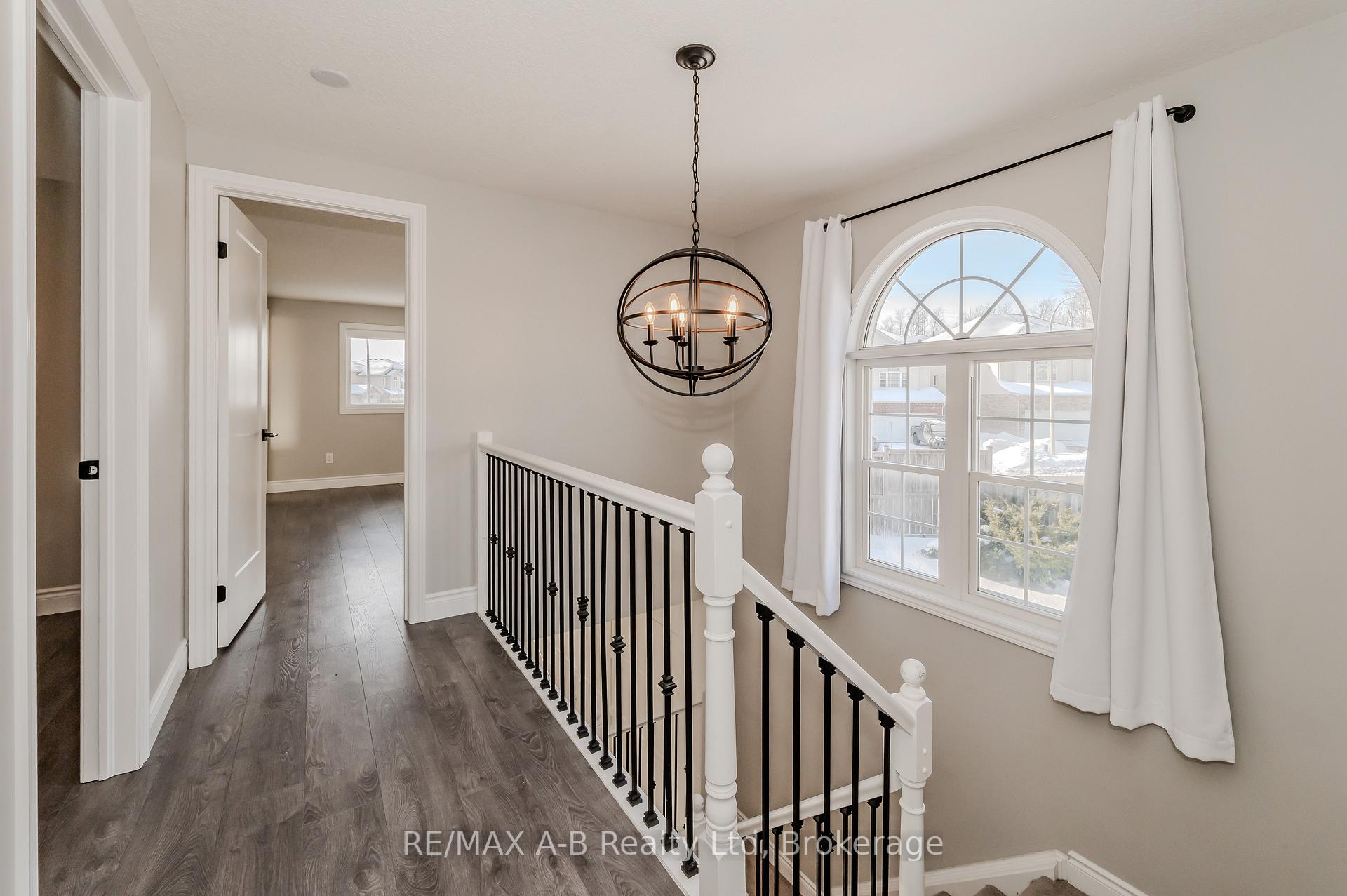 Photo 11 of 284 Bridlewreath Street, Kitchener — HOMEH
