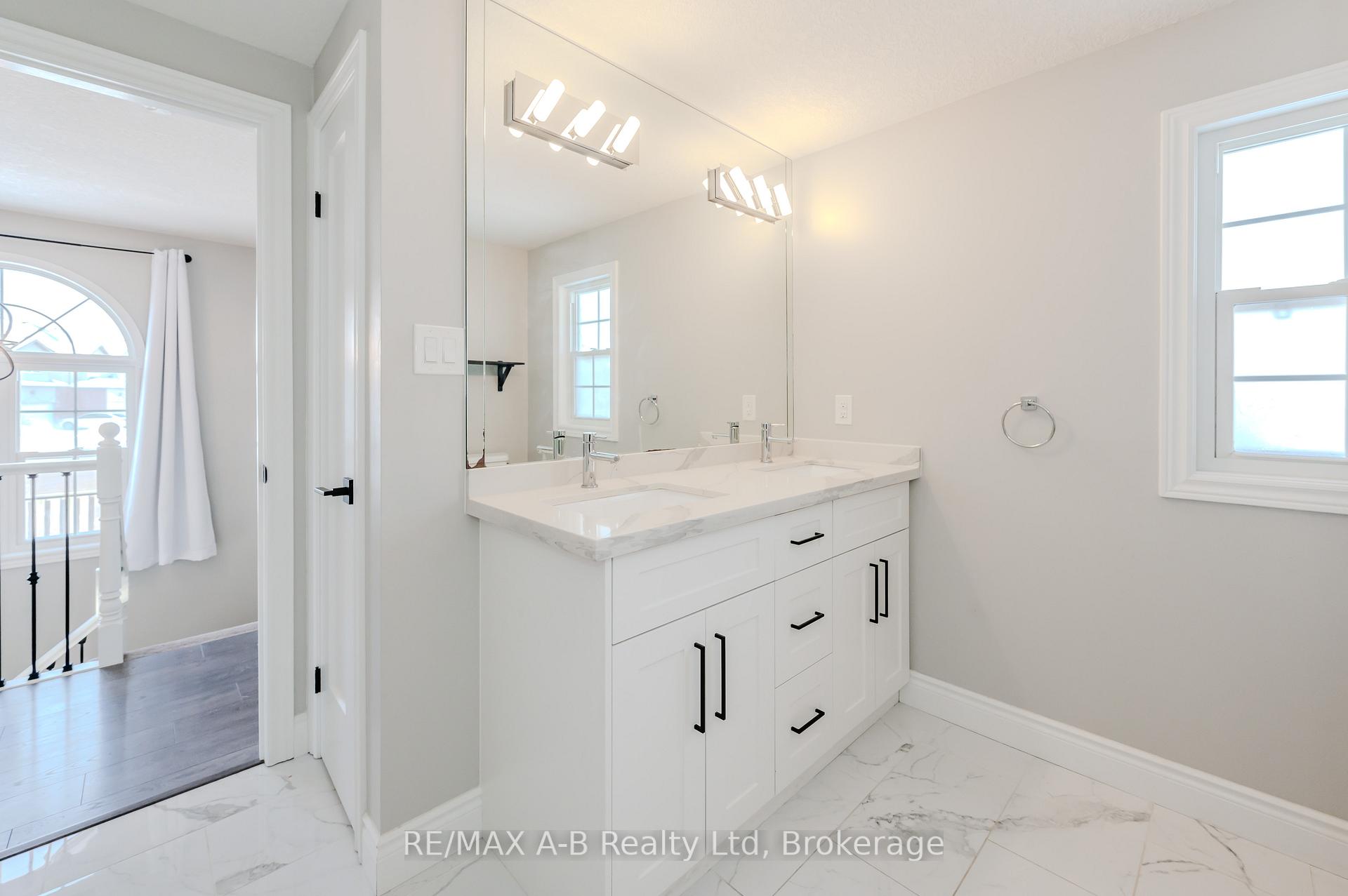 Photo 17 of 284 Bridlewreath Street, Kitchener — HOMEH