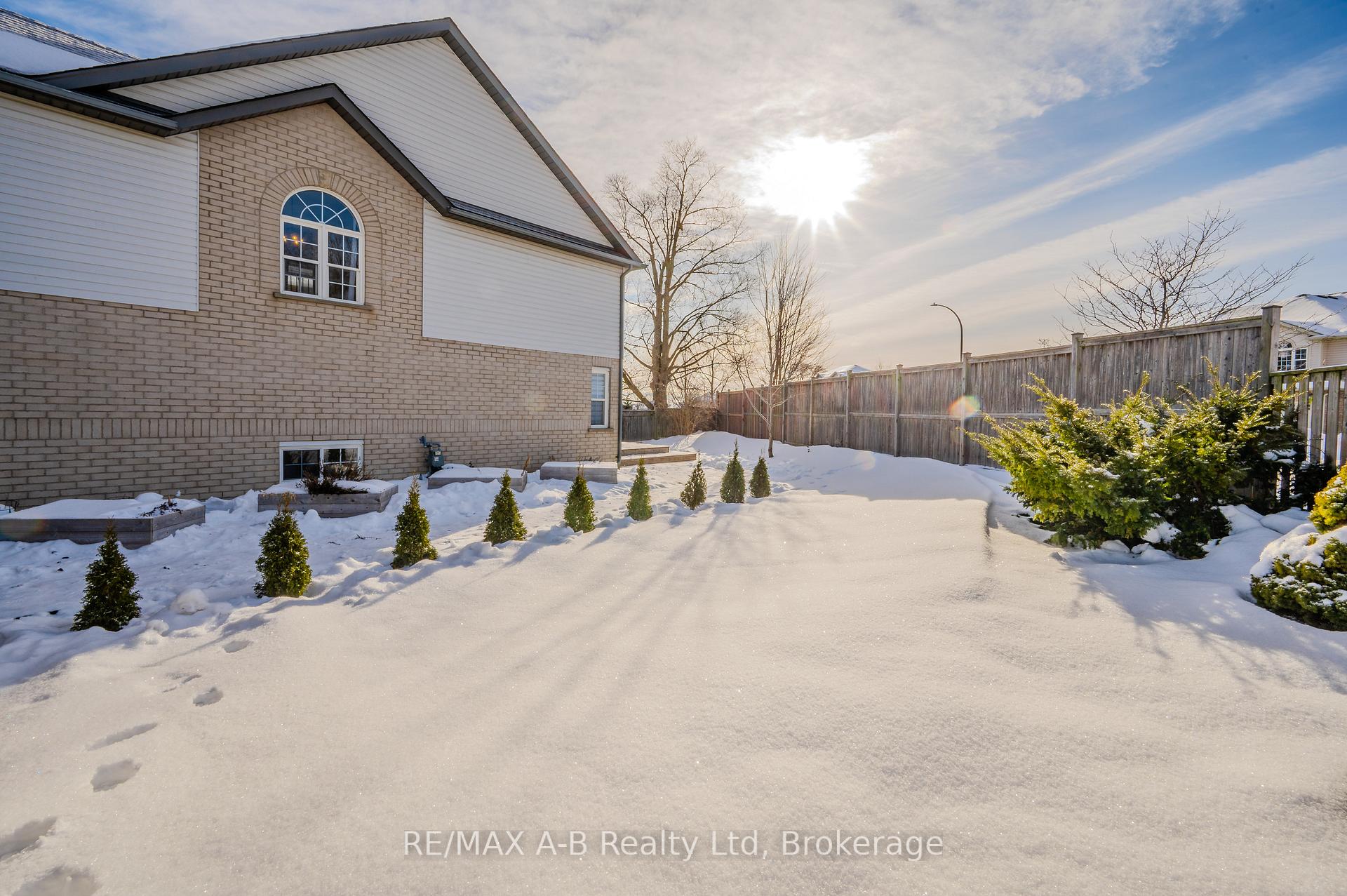 Photo 22 of 284 Bridlewreath Street, Kitchener — HOMEH