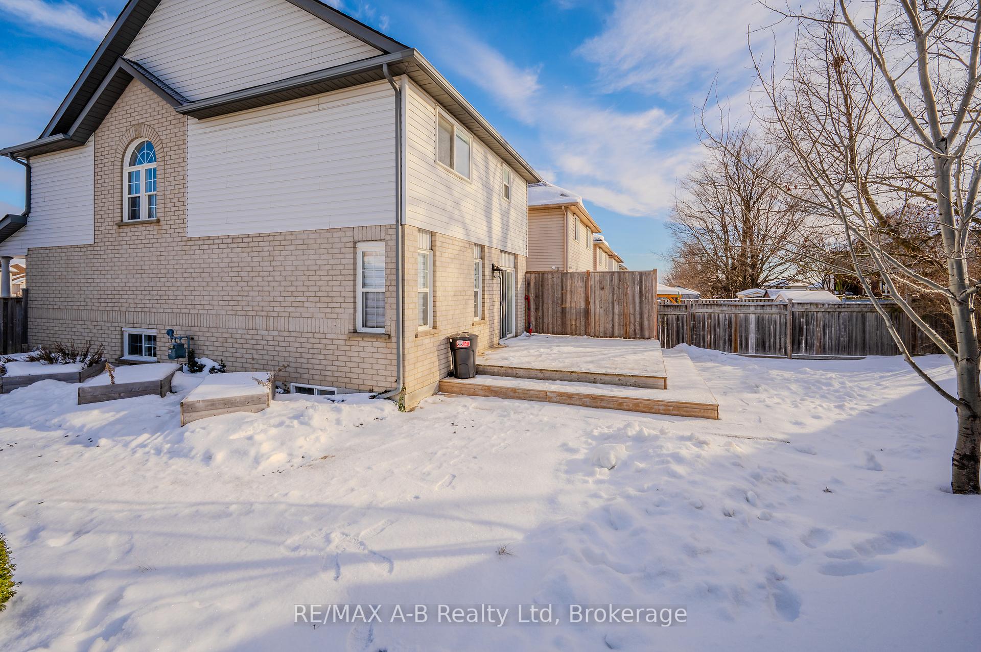Photo 23 of 284 Bridlewreath Street, Kitchener — HOMEH