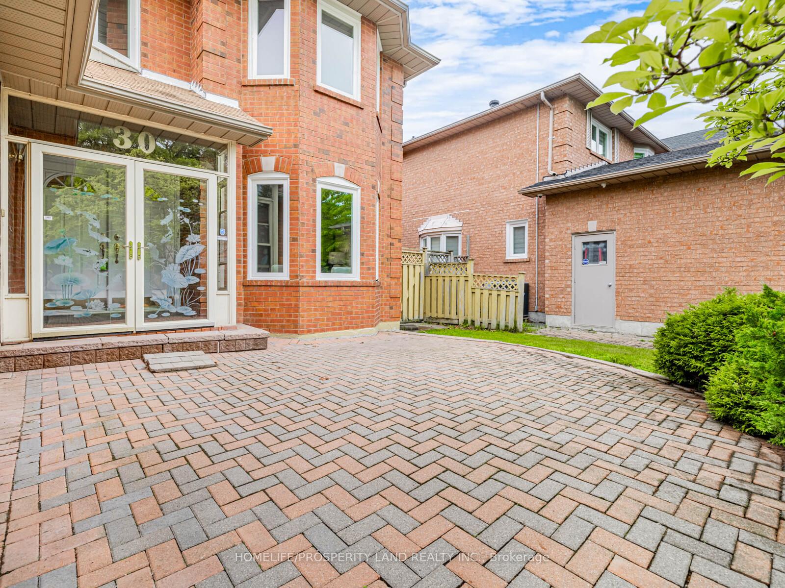 Photo 2 of 30 Tenbury Drive, Markham, Unionville — HOMEH