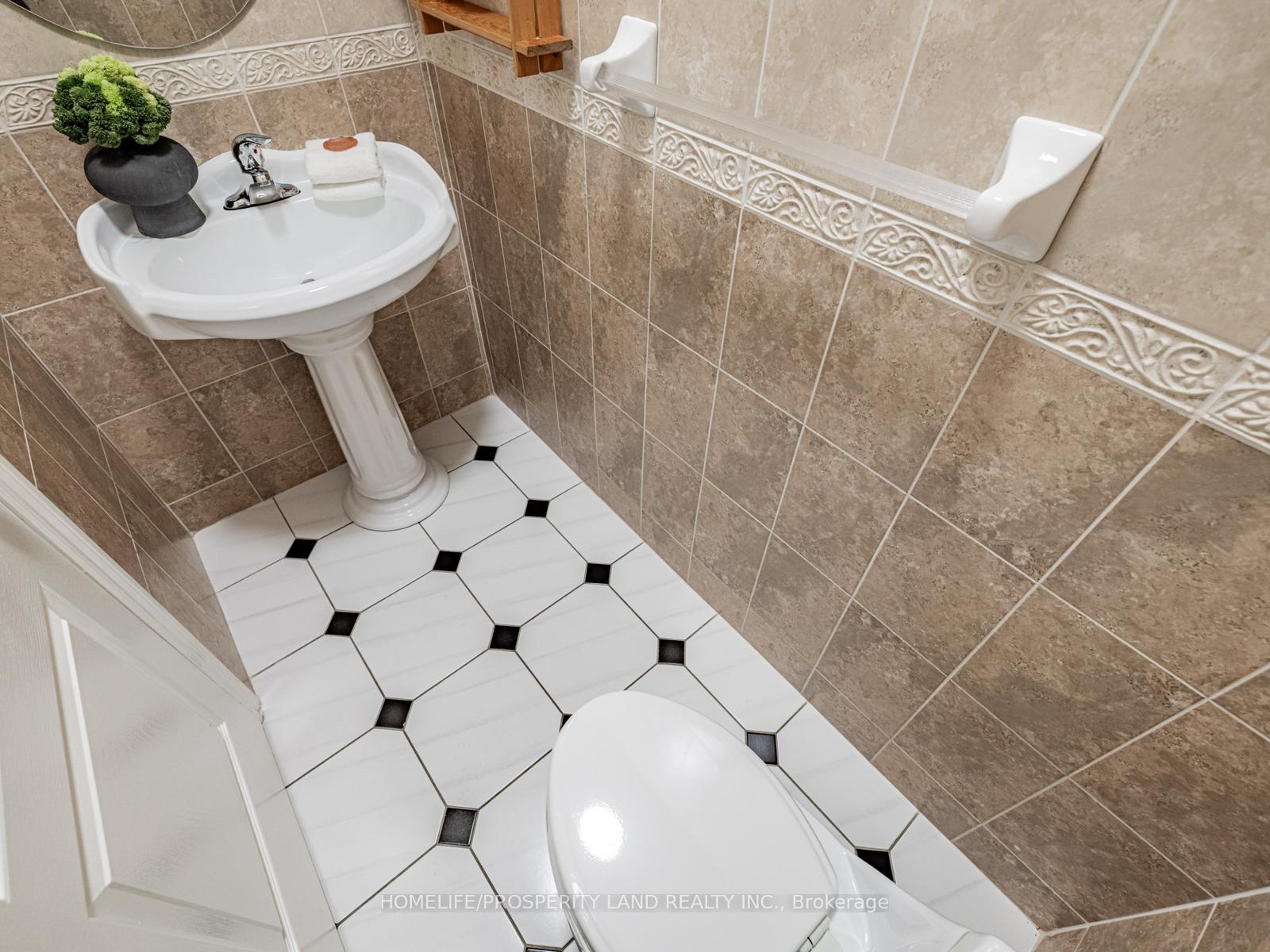 Photo 11 of 30 Tenbury Drive, Markham, Unionville — HOMEH