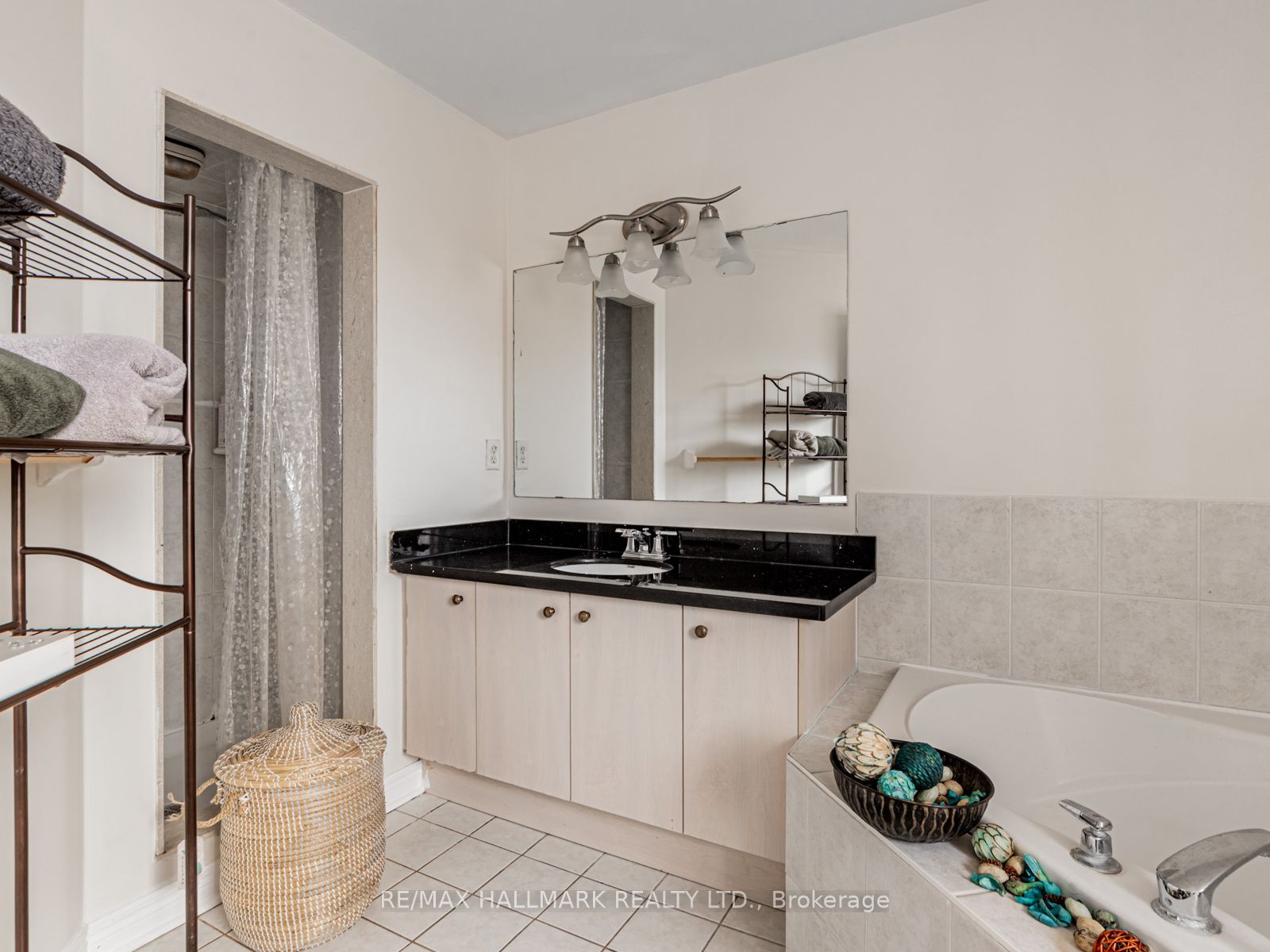 Photo 53 of 156 Bachman Drive, Vaughan, Maple — HOMEH