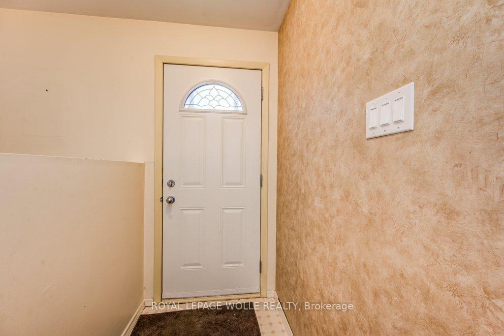 Photo 3 of 18 Barwood Crescent, Kitchener — HOMEH