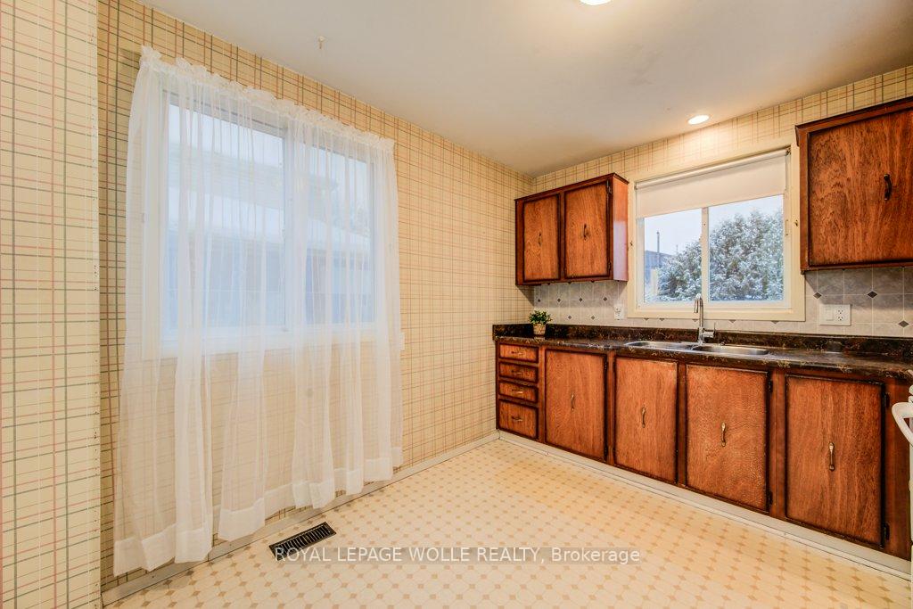 Photo 9 of 18 Barwood Crescent, Kitchener — HOMEH