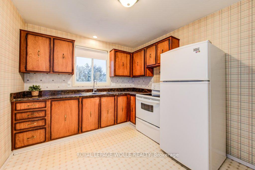 Photo 10 of 18 Barwood Crescent, Kitchener — HOMEH