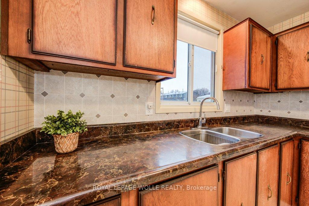 Photo 11 of 18 Barwood Crescent, Kitchener — HOMEH