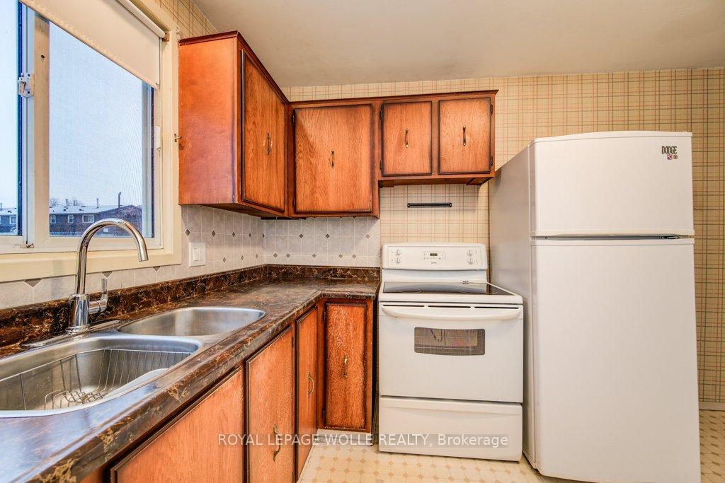 Photo 12 of 18 Barwood Crescent, Kitchener — HOMEH