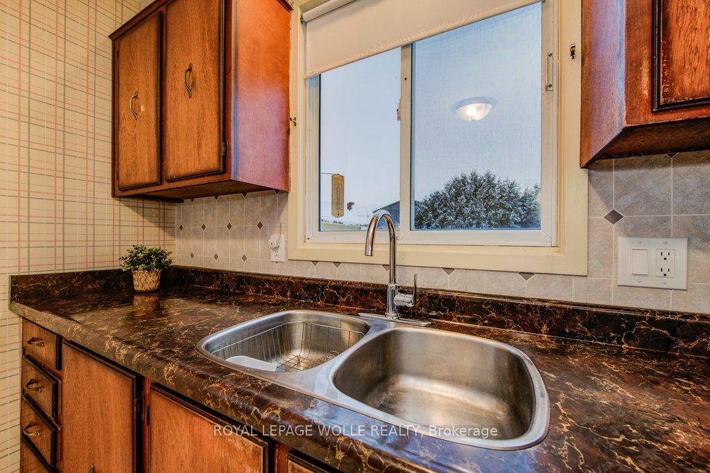 Photo 13 of 18 Barwood Crescent, Kitchener — HOMEH