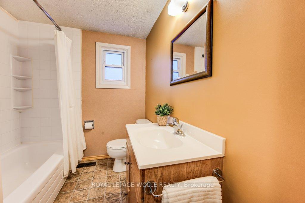 Photo 23 of 18 Barwood Crescent, Kitchener — HOMEH