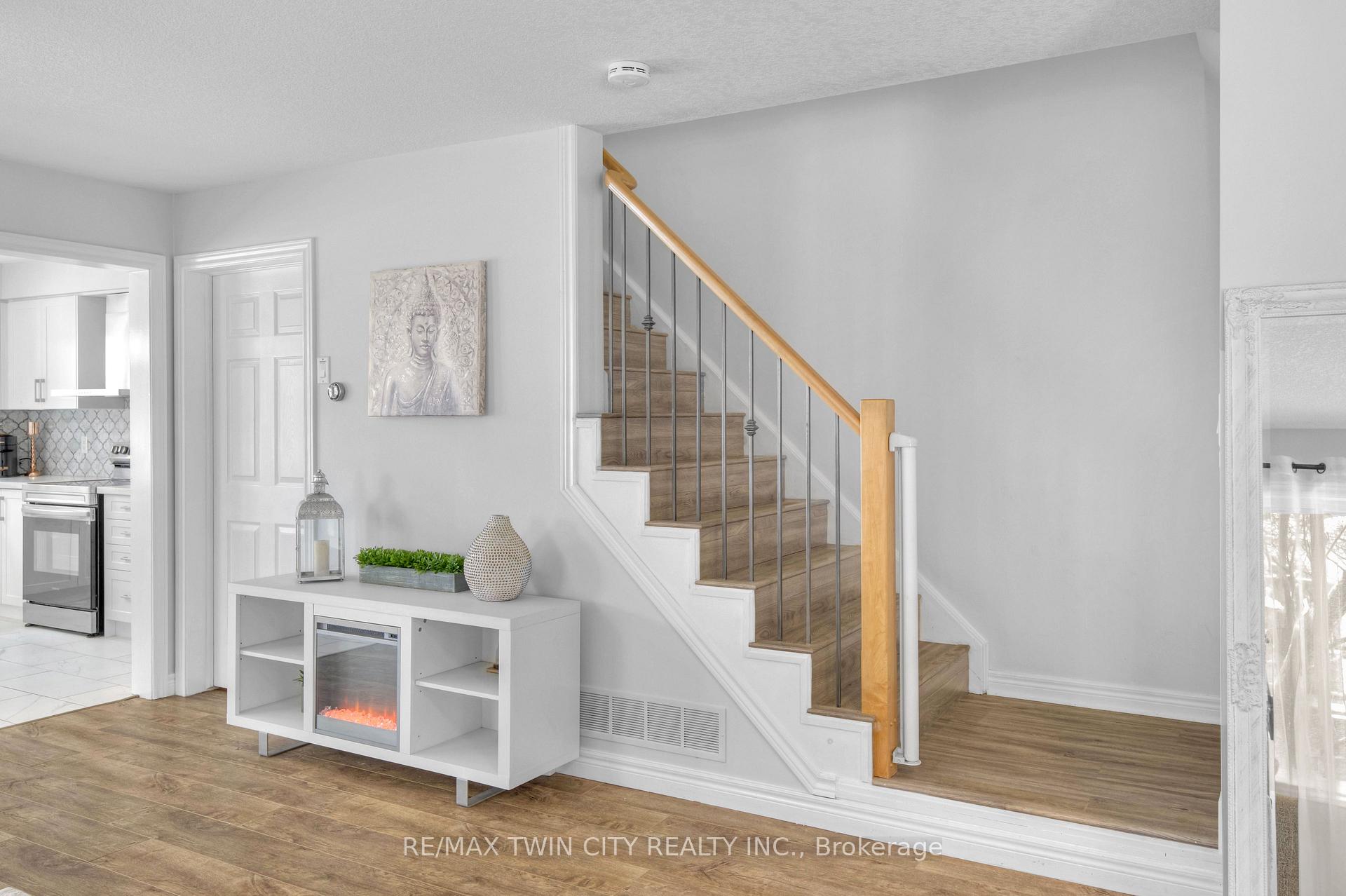 Photo 8 of 115 Upper Mercer Street, Kitchener, Grand River South — HOMEH