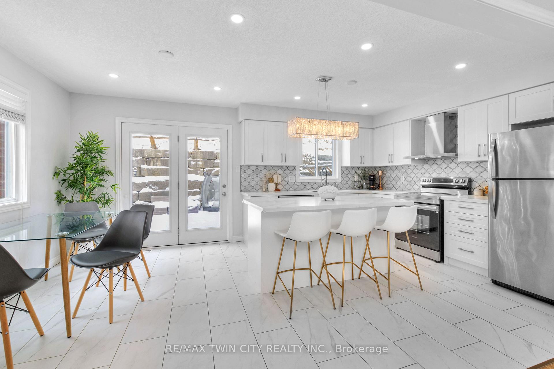 Photo 9 of 115 Upper Mercer Street, Kitchener, Grand River South — HOMEH