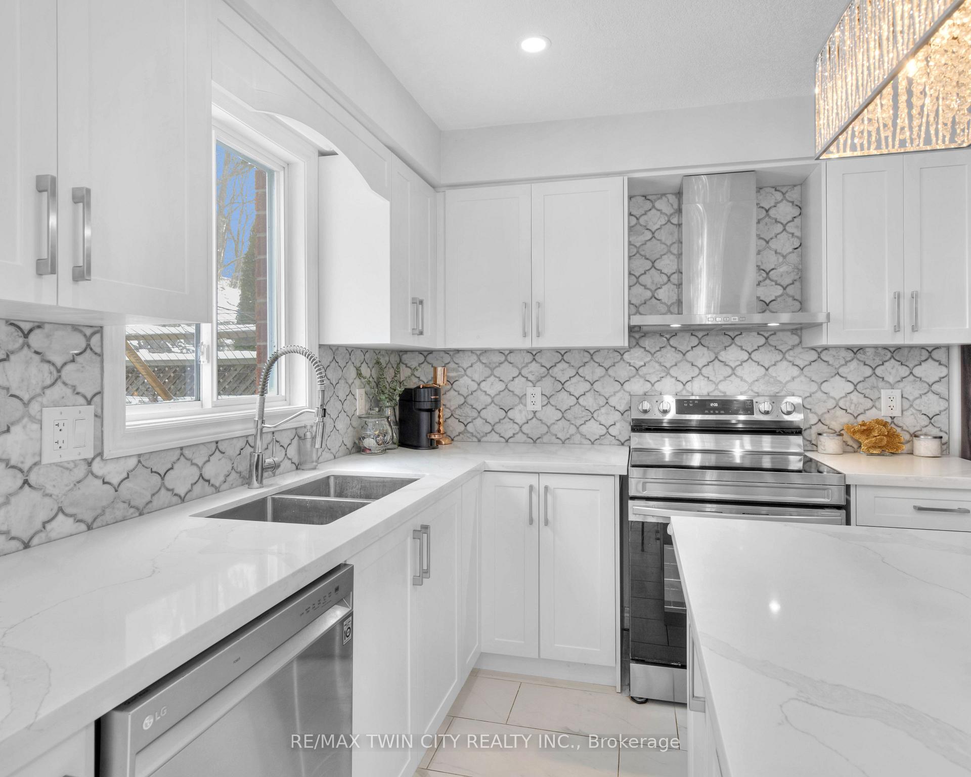 Photo 12 of 115 Upper Mercer Street, Kitchener, Grand River South — HOMEH
