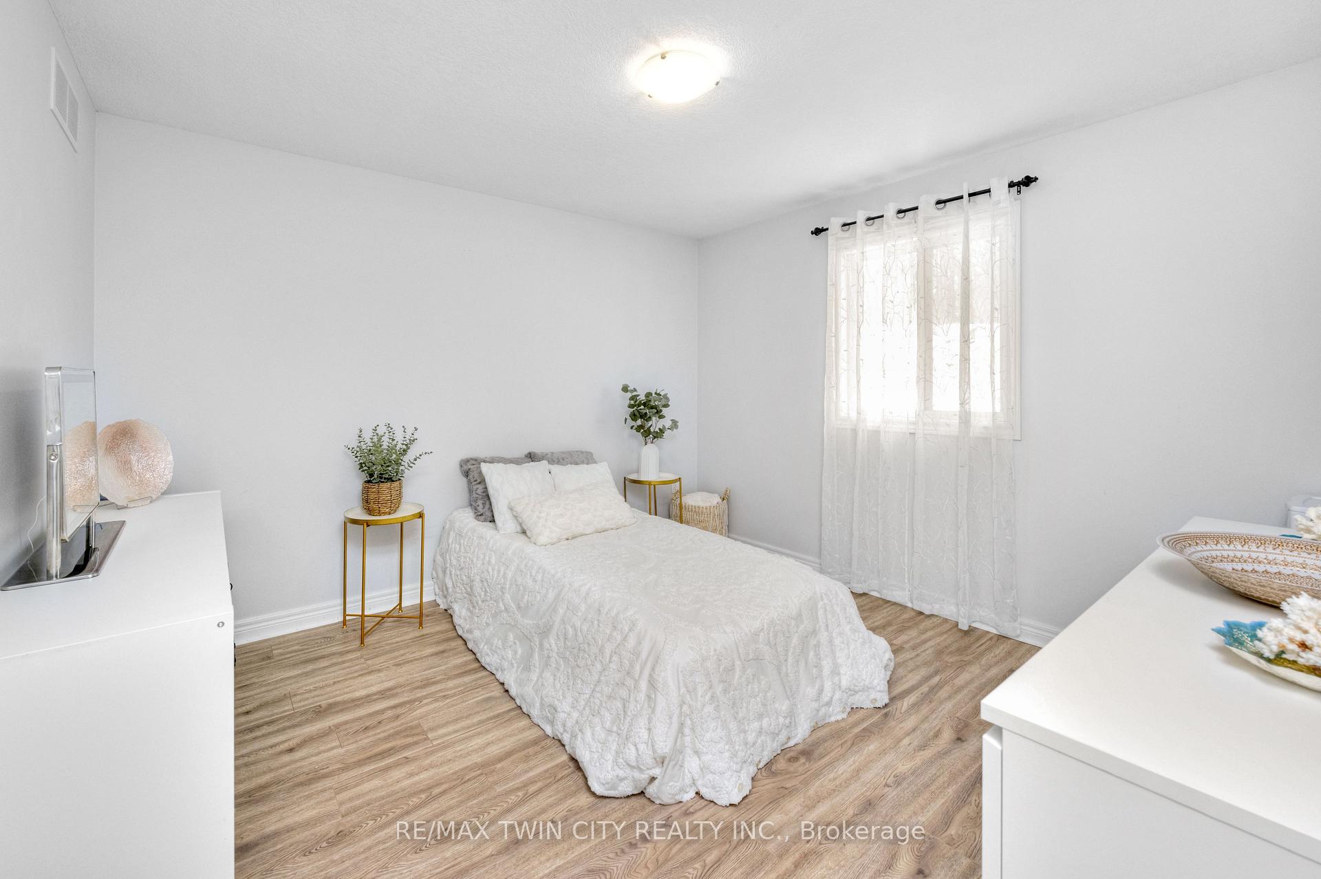 Photo 15 of 115 Upper Mercer Street, Kitchener, Grand River South — HOMEH