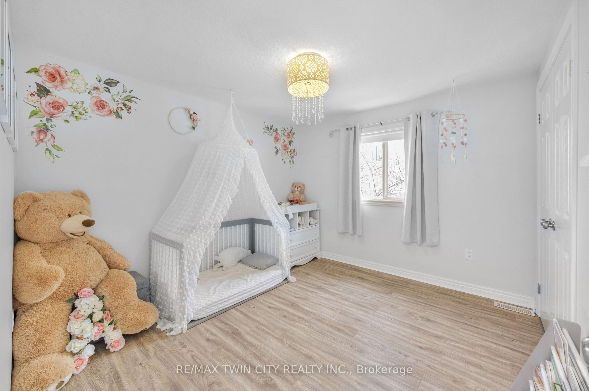 Photo 16 of 115 Upper Mercer Street, Kitchener, Grand River South — HOMEH