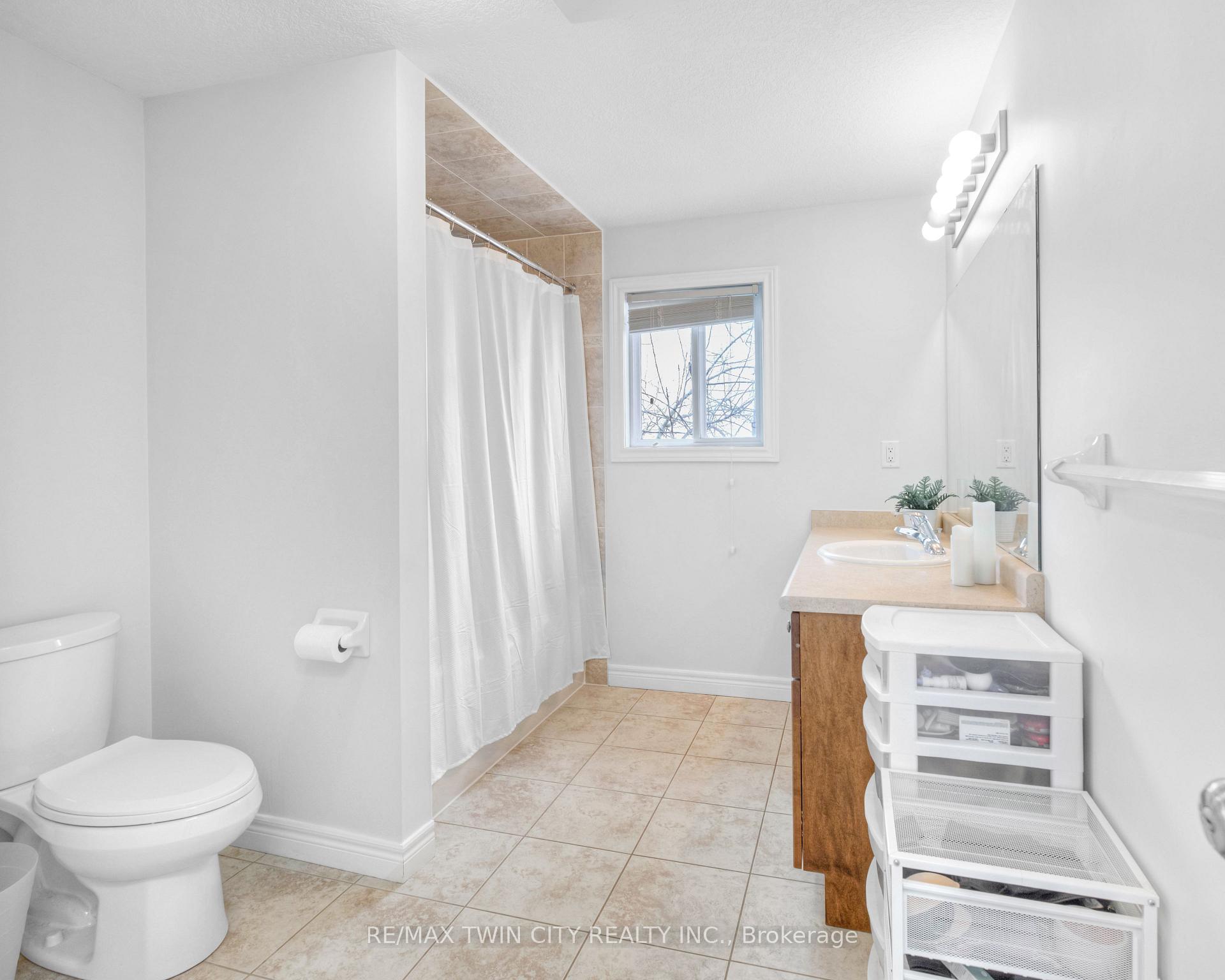 Photo 18 of 115 Upper Mercer Street, Kitchener, Grand River South — HOMEH