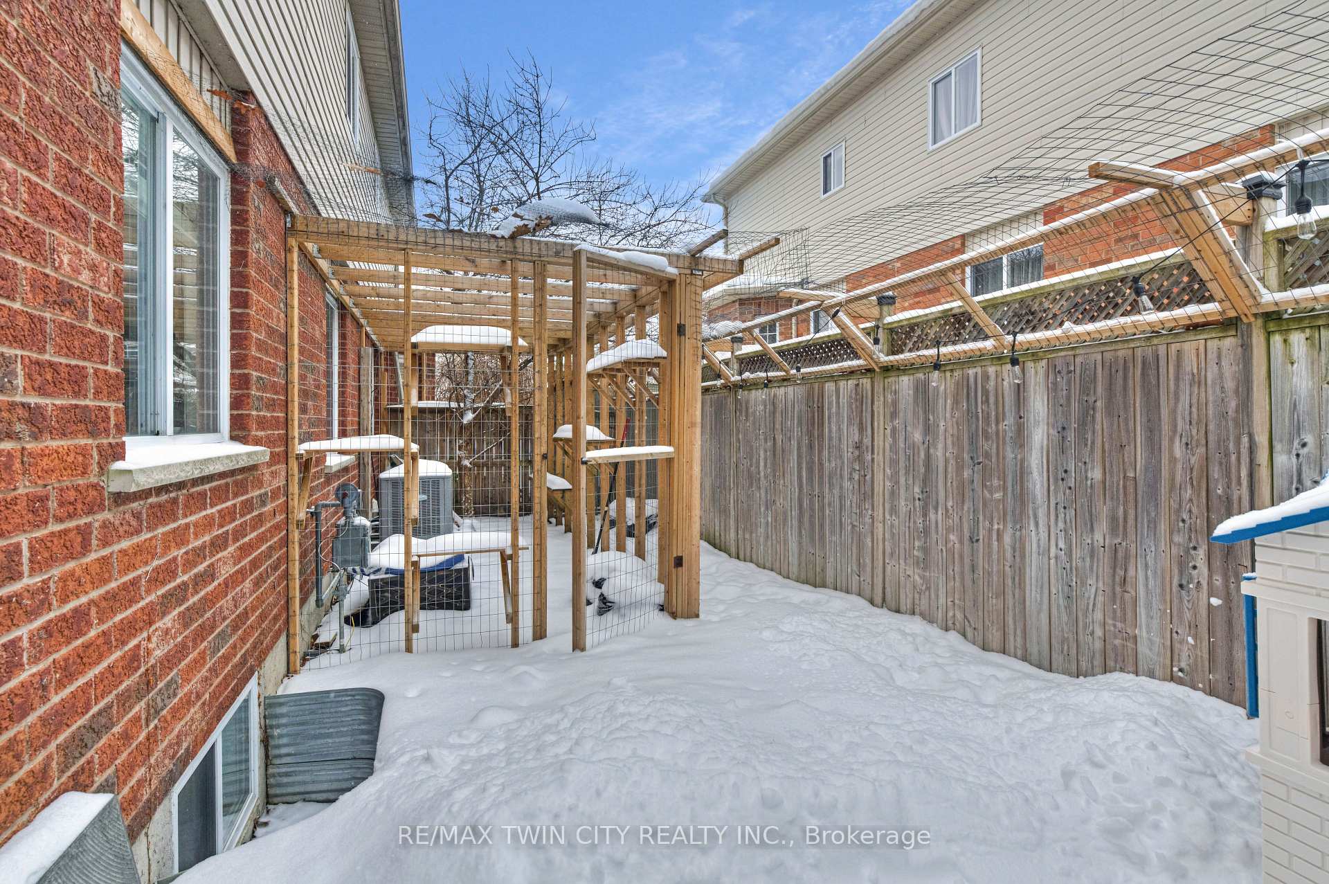 Photo 31 of 115 Upper Mercer Street, Kitchener, Grand River South — HOMEH
