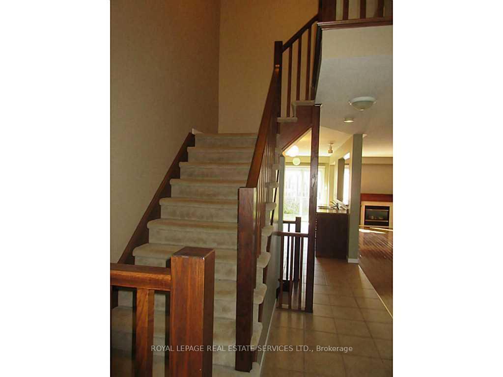 Photo 4 of 598 Southridge Drive, Hamilton, Mountview — HOMEH