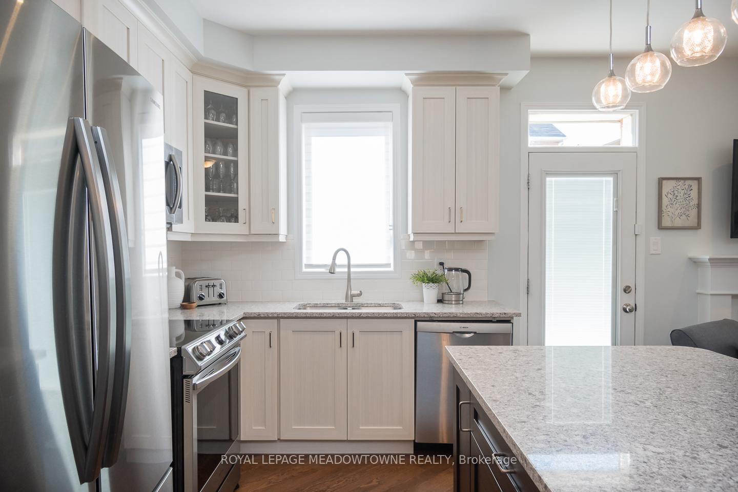 Photo 10 of 1298 Orr Terrace, Milton, Ford — HOMEH