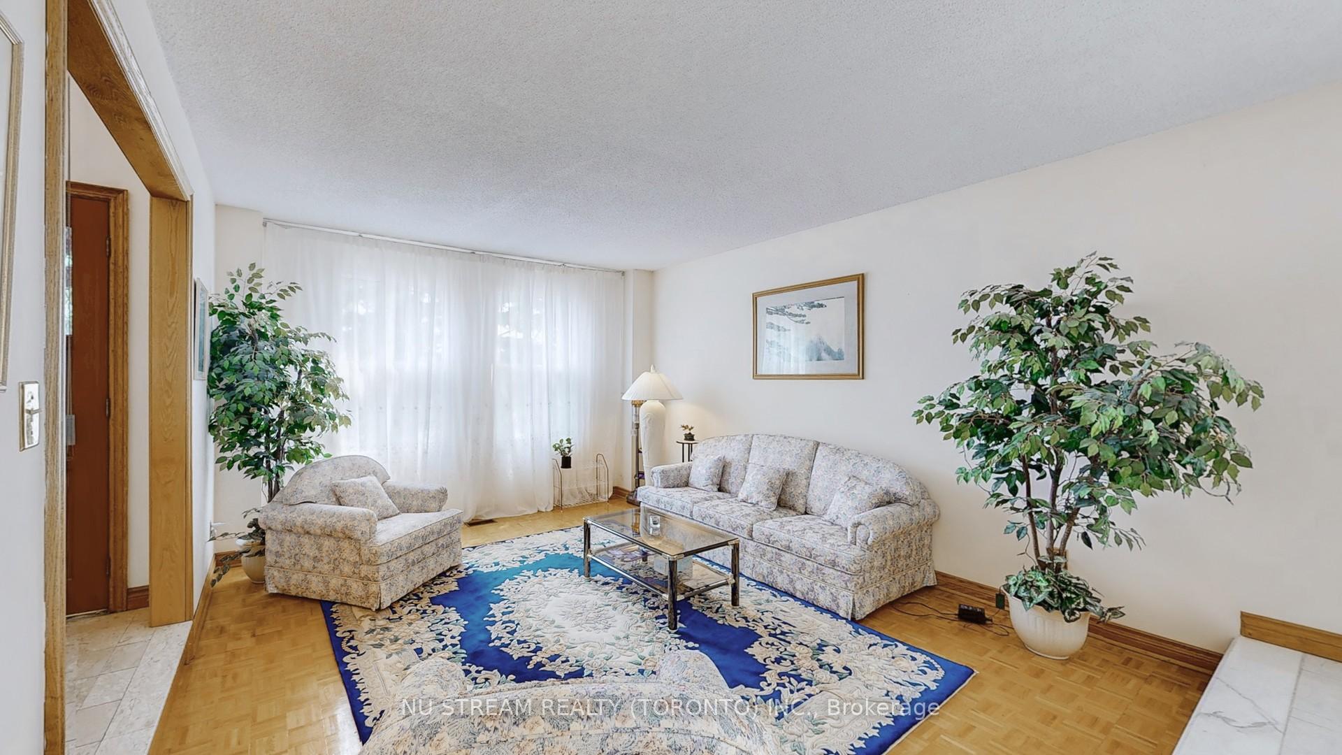 Photo 3 of 2 Winston Road, Markham, Milliken Mills East — HOMEH