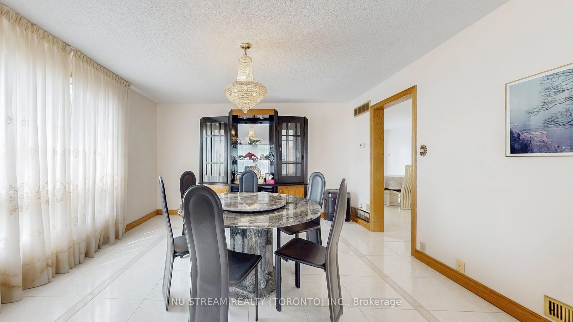 Photo 7 of 2 Winston Road, Markham, Milliken Mills East — HOMEH