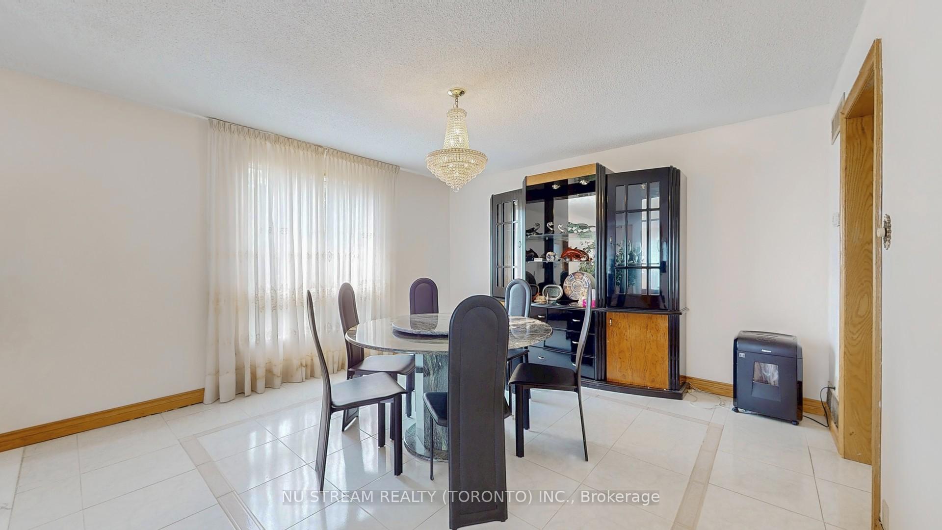 Photo 8 of 2 Winston Road, Markham, Milliken Mills East — HOMEH