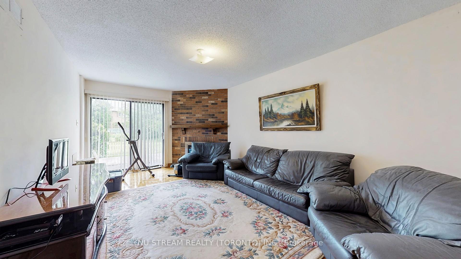 Photo 10 of 2 Winston Road, Markham, Milliken Mills East — HOMEH