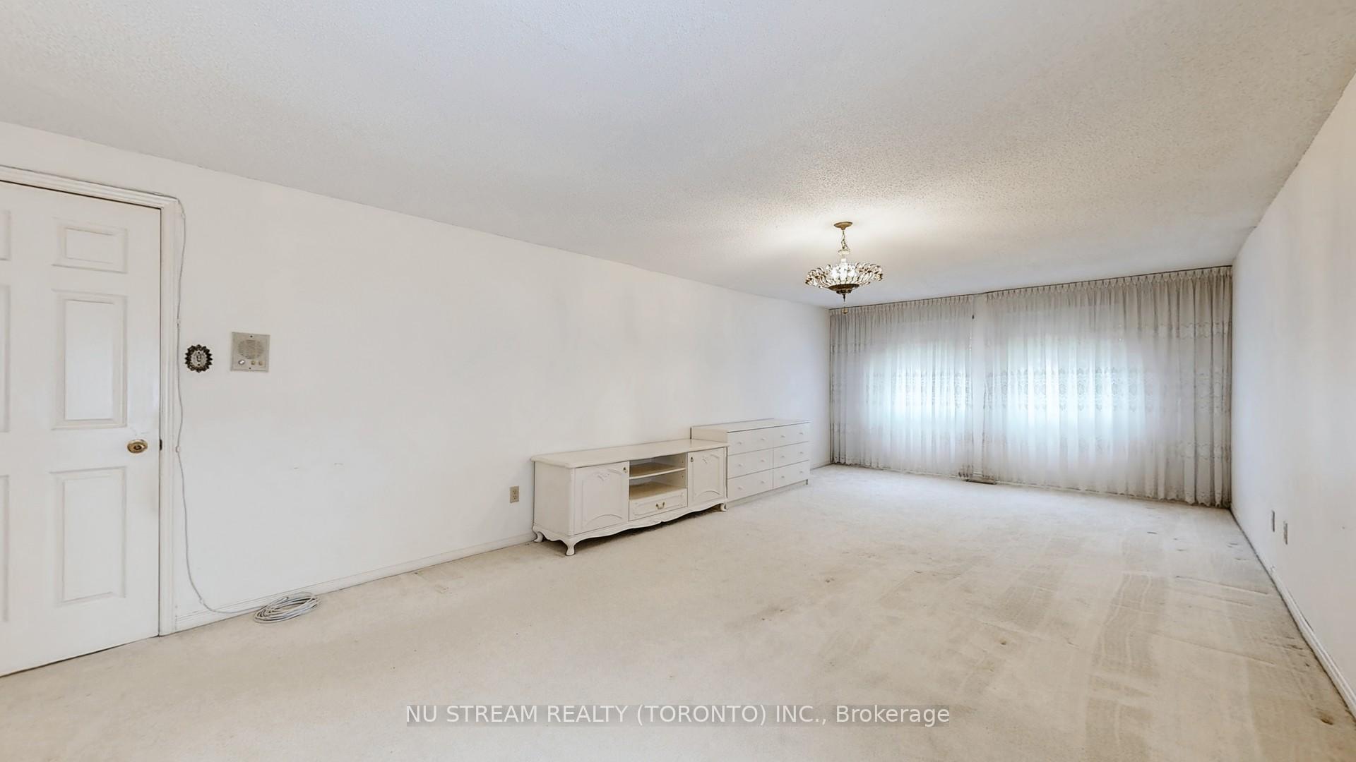 Photo 24 of 2 Winston Road, Markham, Milliken Mills East — HOMEH