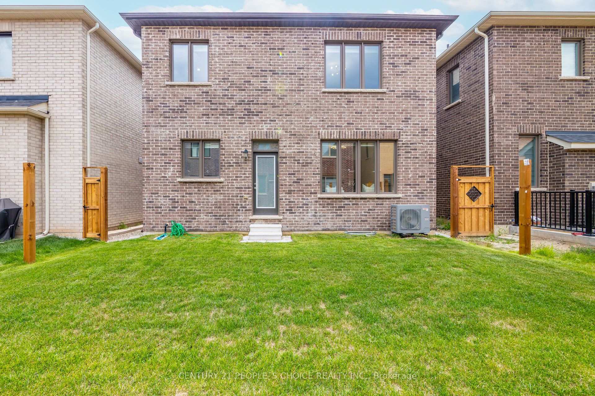 Photo 34 of 1297 Manitou Way, Milton, Bowes — HOMEH