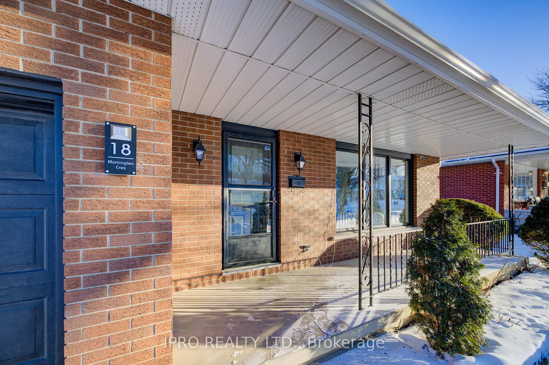 Photo 4 of 18 Martinglen Crescent, Kitchener — HOMEH