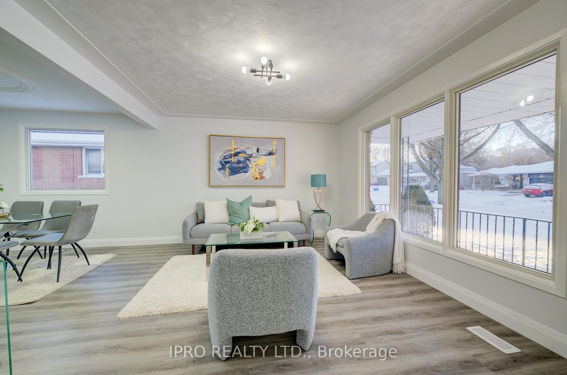 Photo 6 of 18 Martinglen Crescent, Kitchener — HOMEH