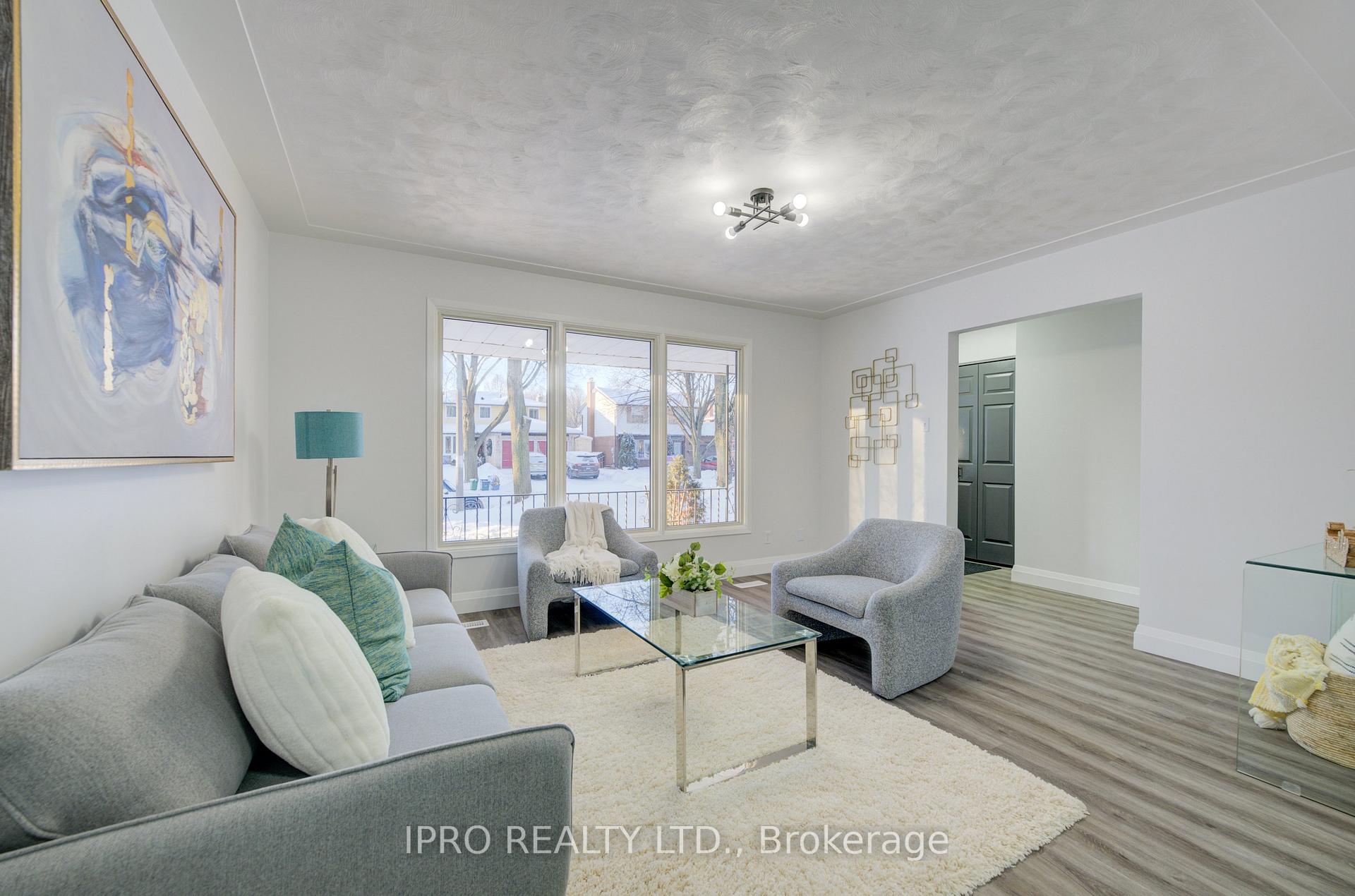 Photo 8 of 18 Martinglen Crescent, Kitchener — HOMEH