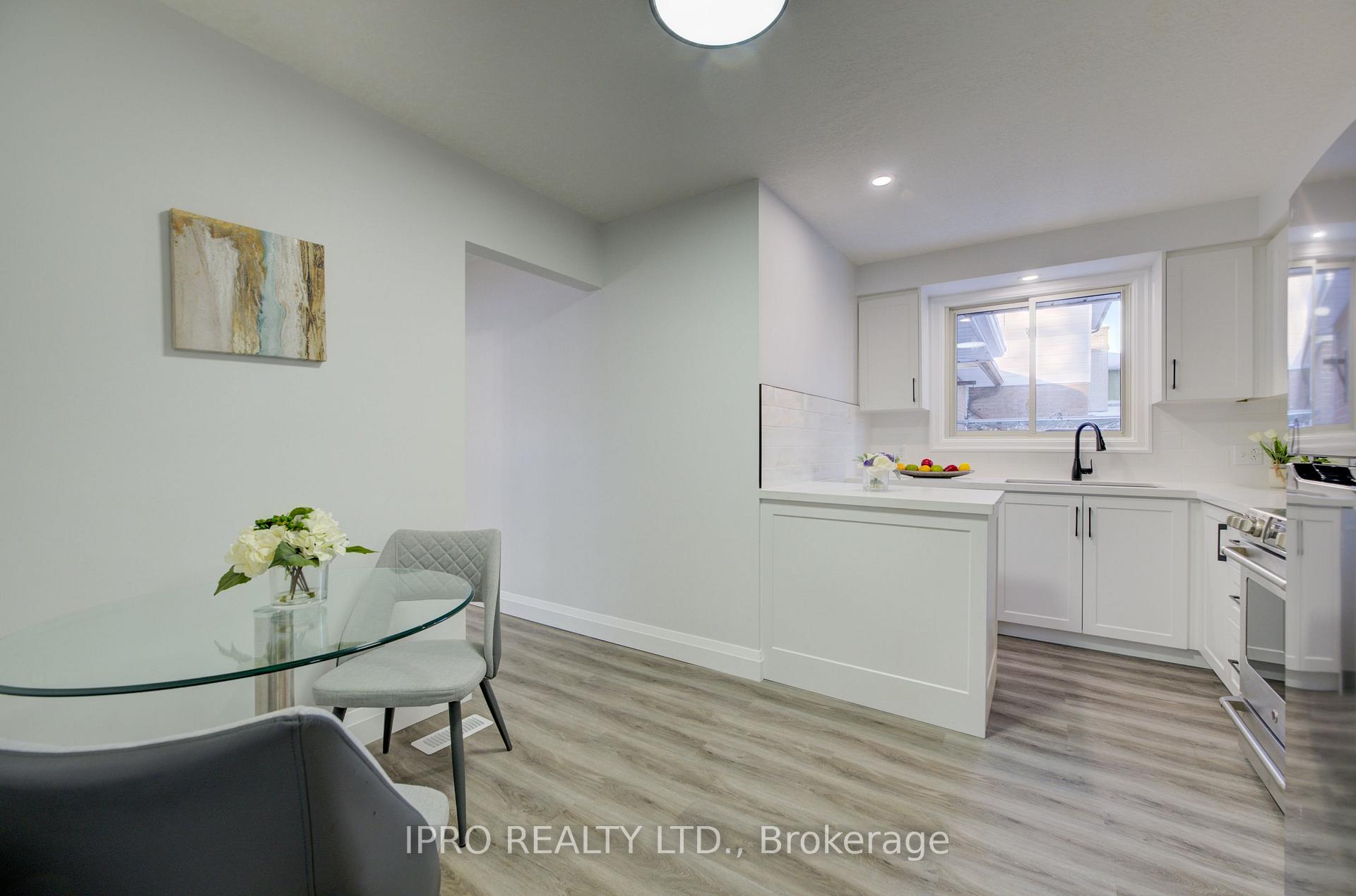 Photo 13 of 18 Martinglen Crescent, Kitchener — HOMEH