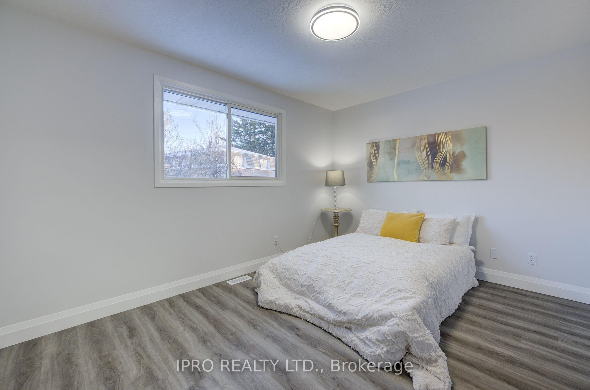 Photo 19 of 18 Martinglen Crescent, Kitchener — HOMEH