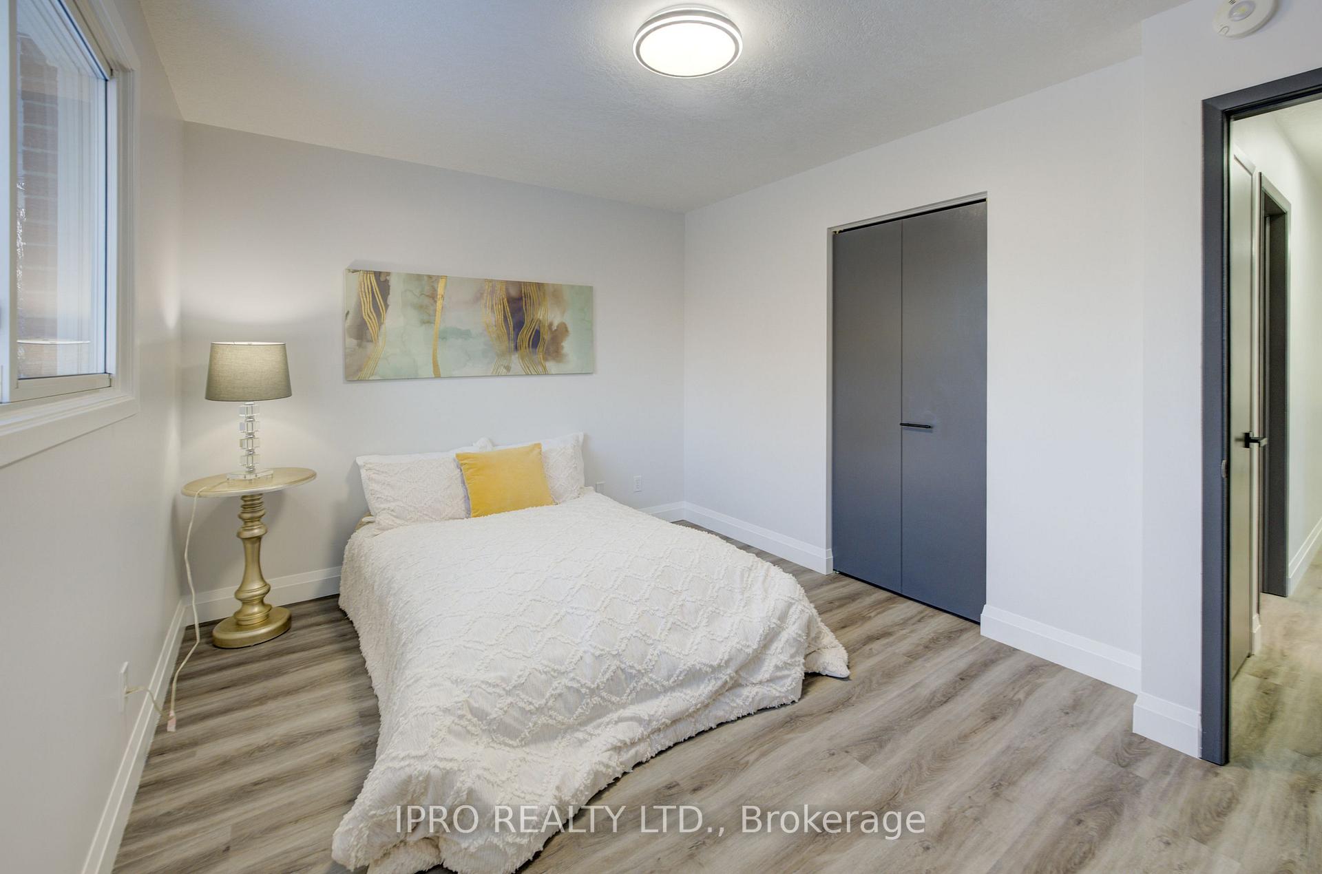 Photo 20 of 18 Martinglen Crescent, Kitchener — HOMEH