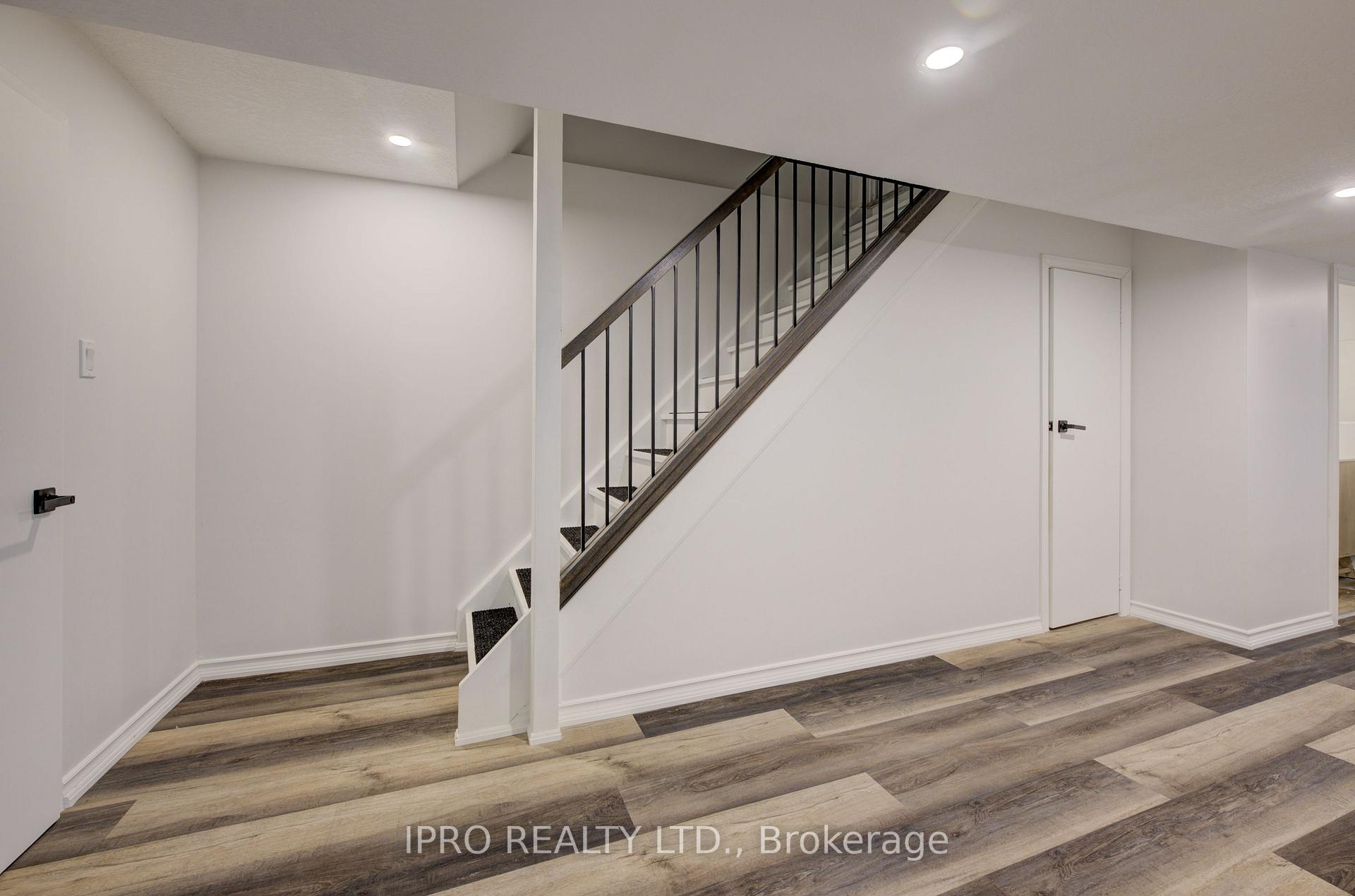 Photo 22 of 18 Martinglen Crescent, Kitchener — HOMEH