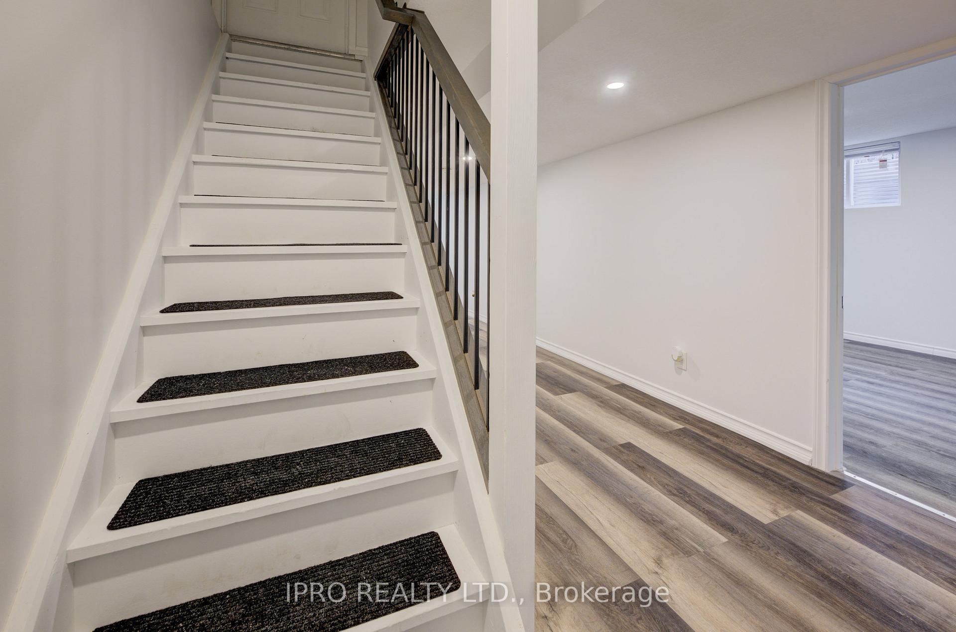Photo 23 of 18 Martinglen Crescent, Kitchener — HOMEH
