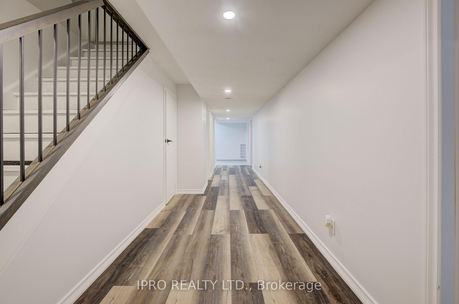 Photo 24 of 18 Martinglen Crescent, Kitchener — HOMEH