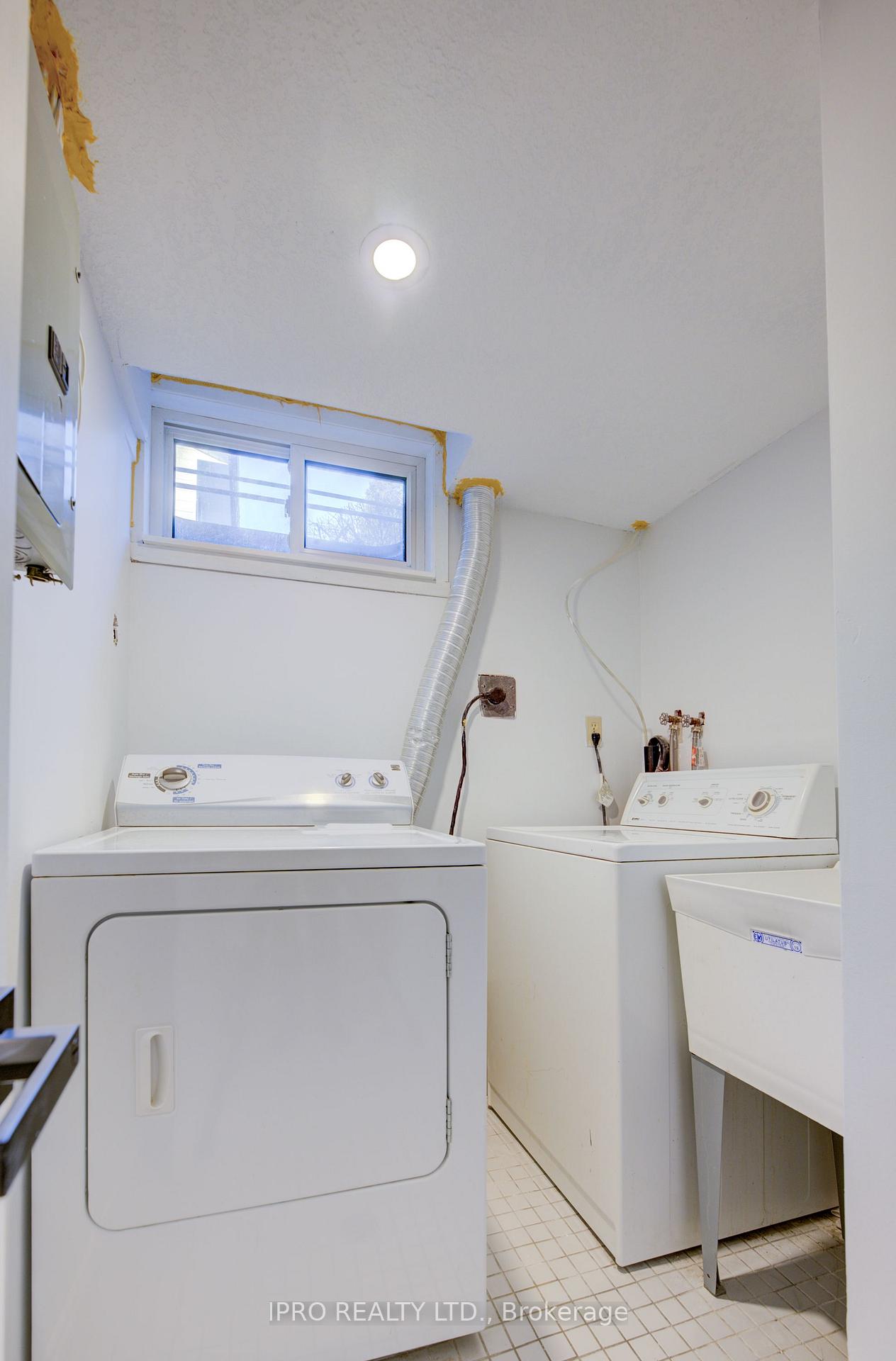 Photo 27 of 18 Martinglen Crescent, Kitchener — HOMEH