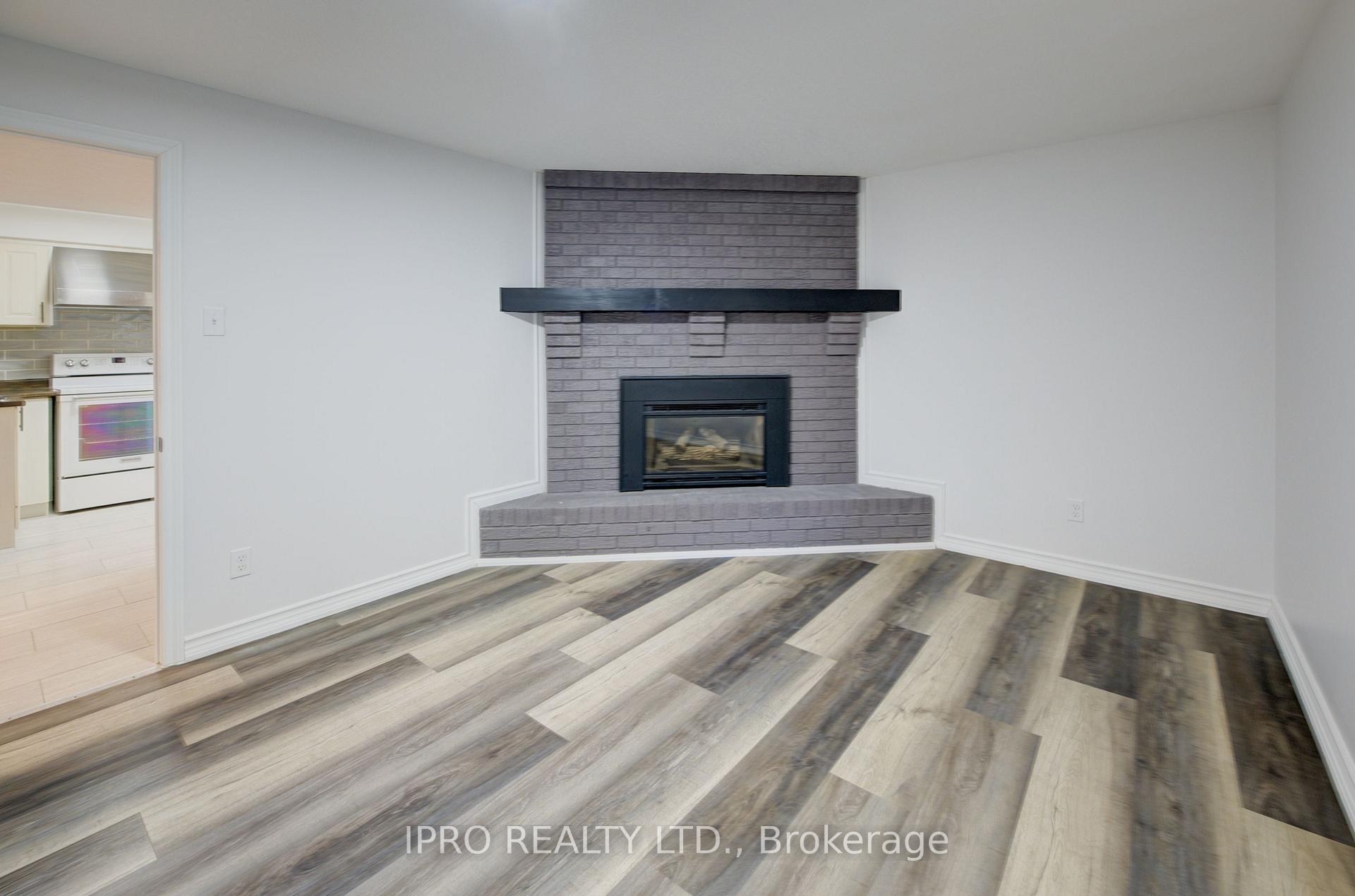 Photo 33 of 18 Martinglen Crescent, Kitchener — HOMEH