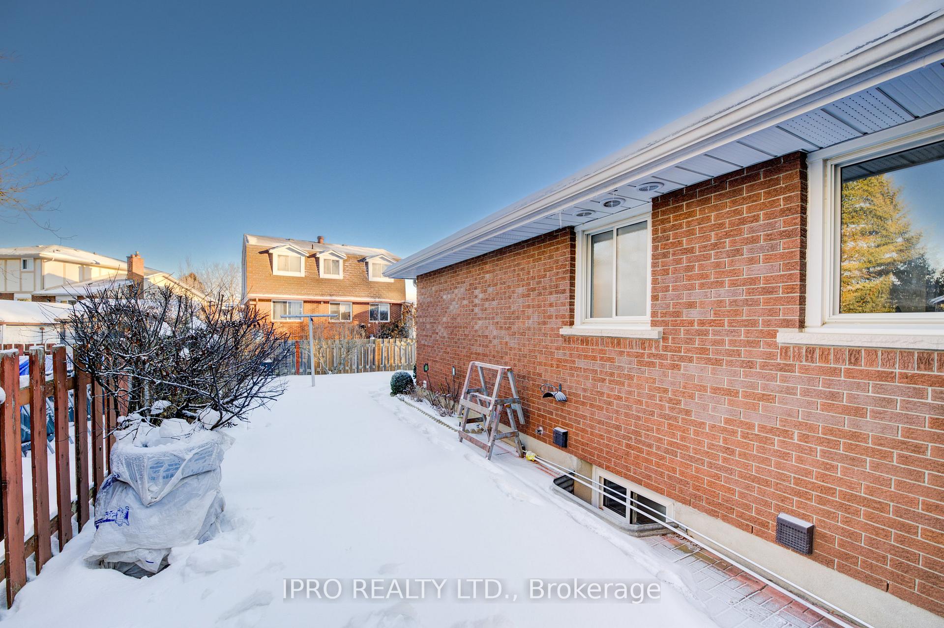 Photo 37 of 18 Martinglen Crescent, Kitchener — HOMEH