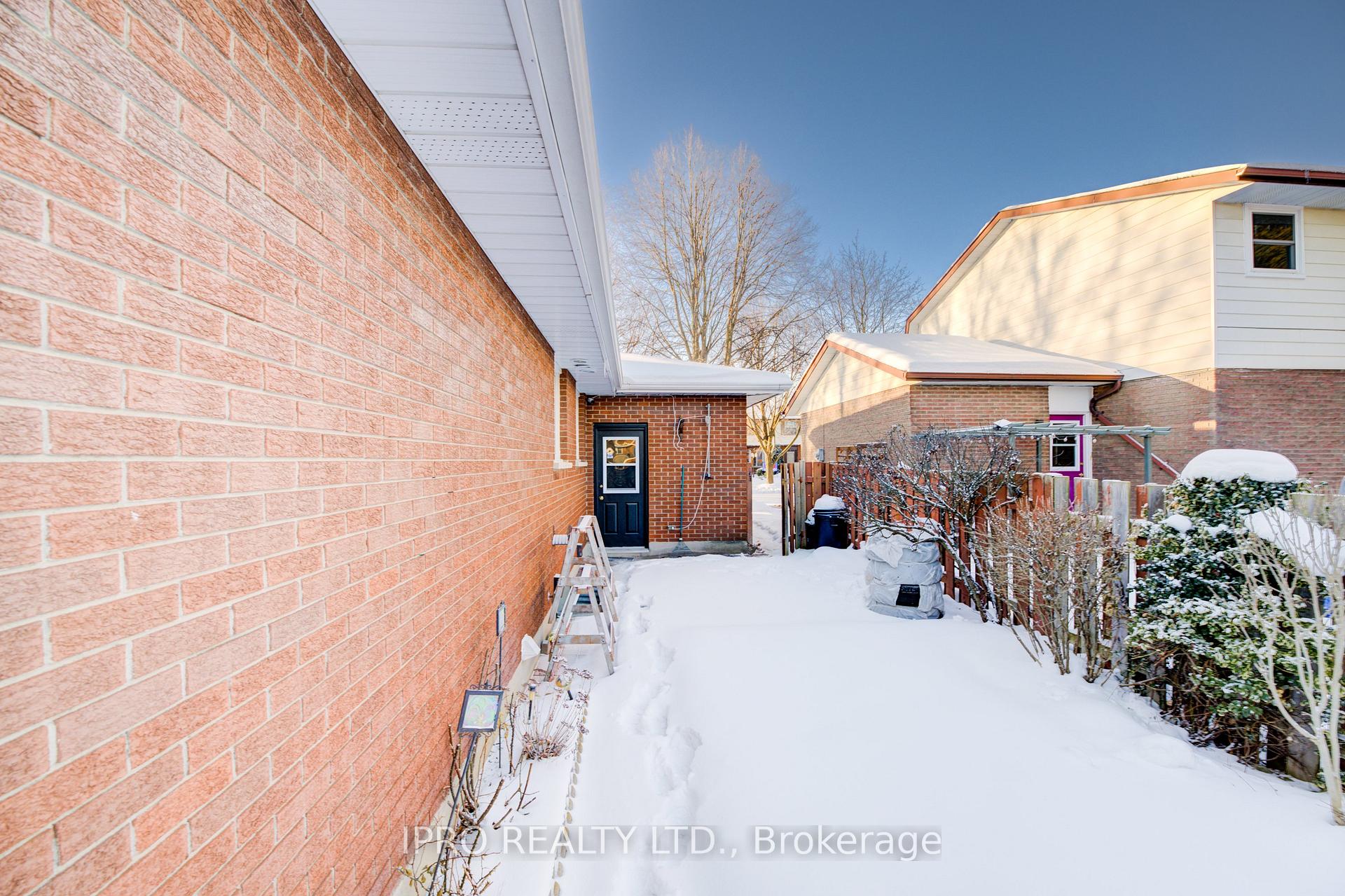 Photo 40 of 18 Martinglen Crescent, Kitchener — HOMEH