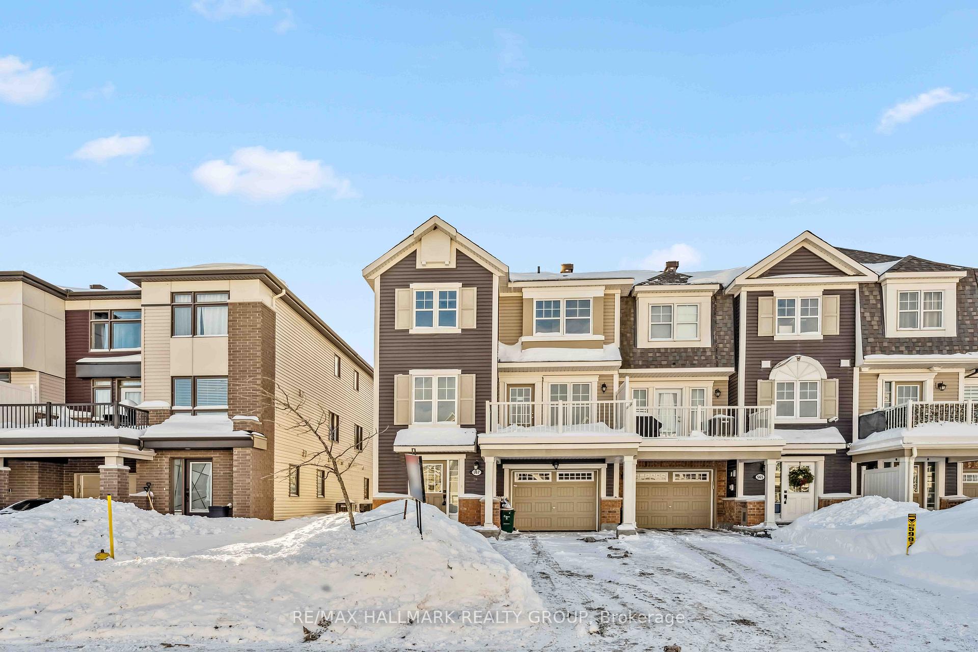 Front of 567 Roundleaf Way