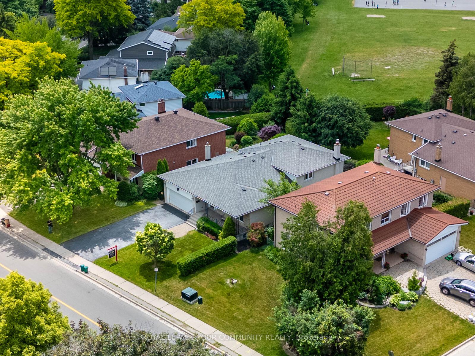 Photo 4 of 181 Kirk Drive, Markham, Royal Orchard — HOMEH