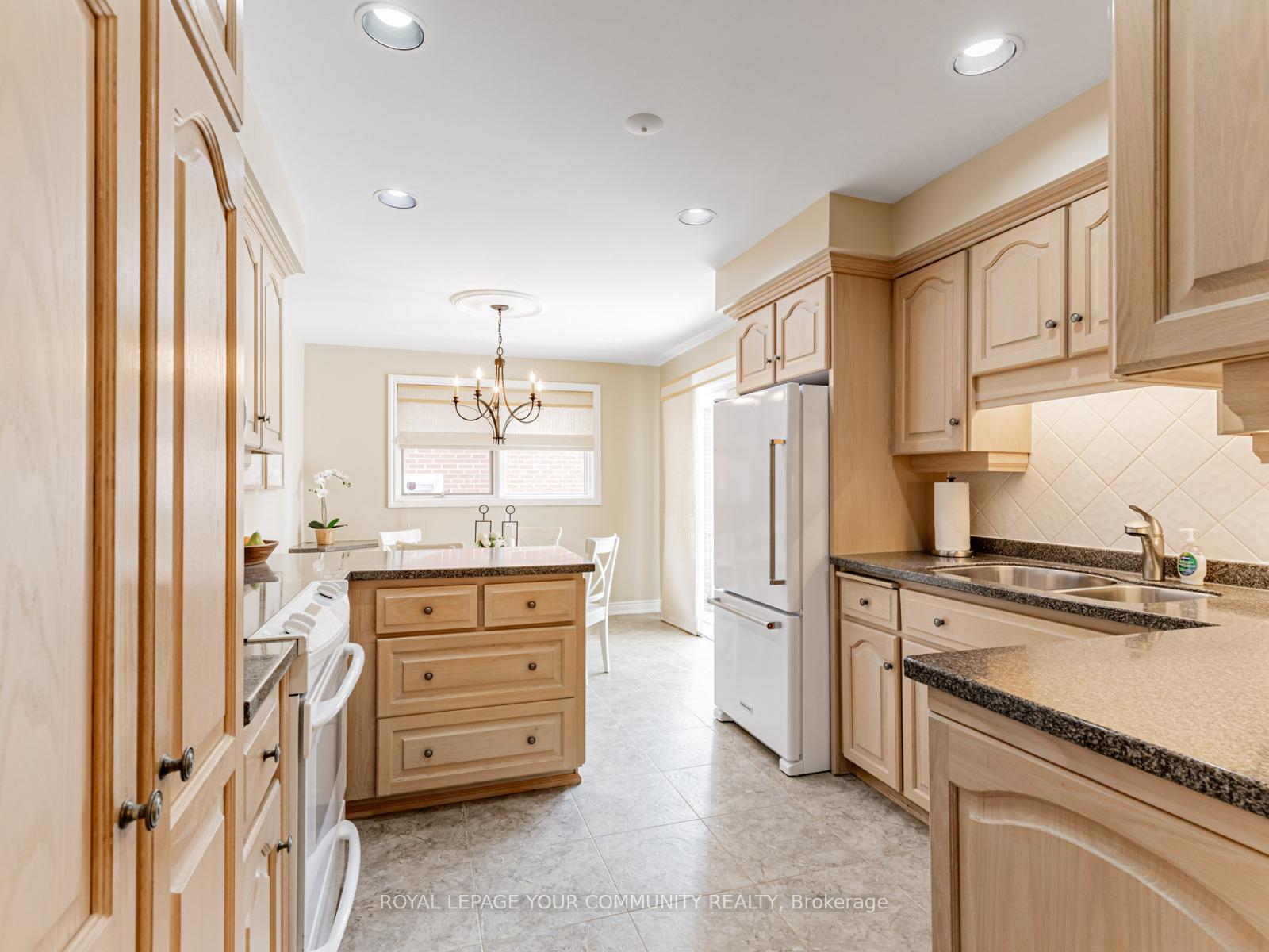Photo 12 of 181 Kirk Drive, Markham, Royal Orchard — HOMEH